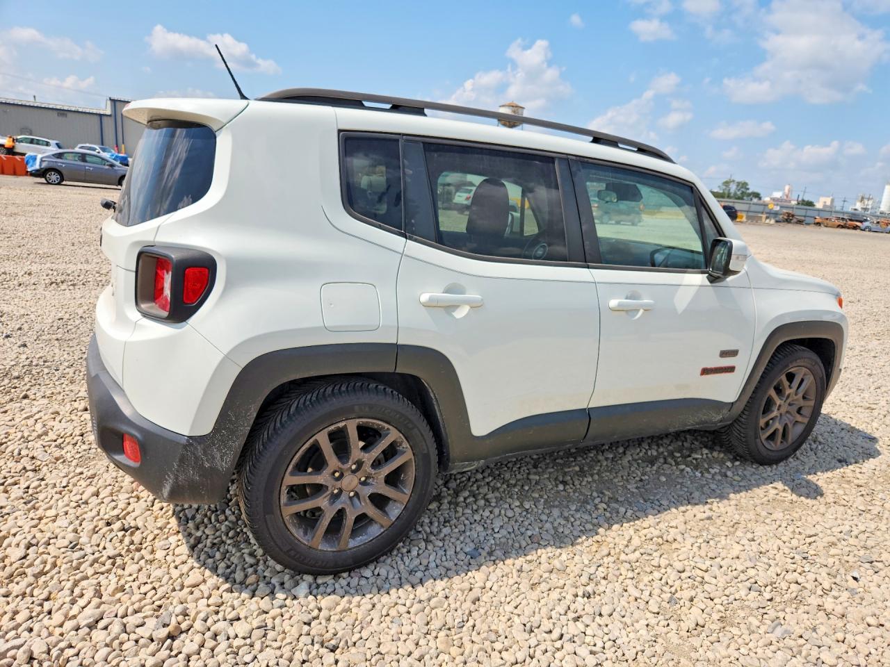 2016 Jeep Renegade Latitude White vin: ZACCJABW2GPE03256