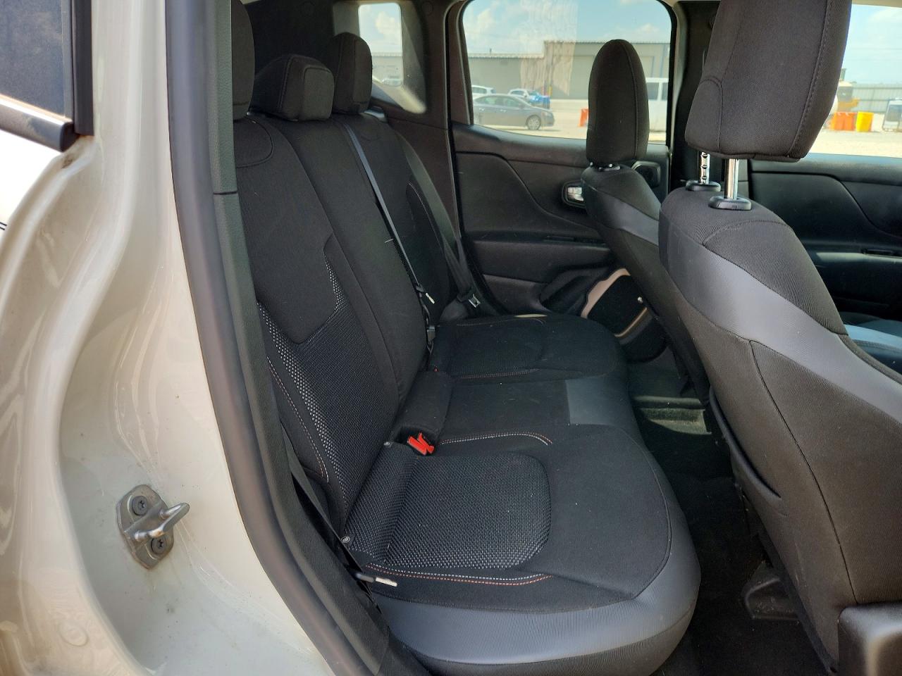 2016 Jeep Renegade Latitude White vin: ZACCJABW2GPE03256