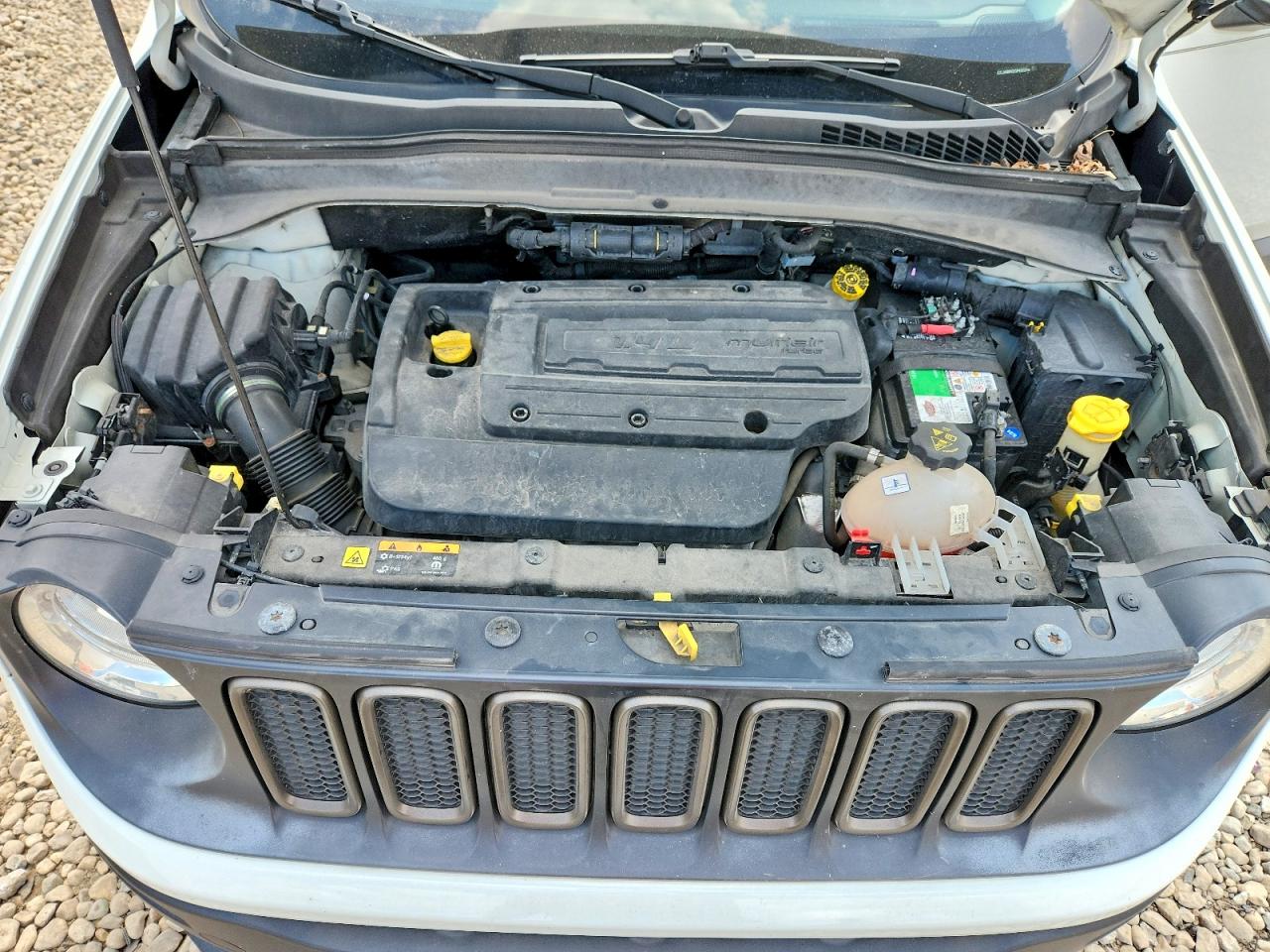 2016 Jeep Renegade Latitude White vin: ZACCJABW2GPE03256