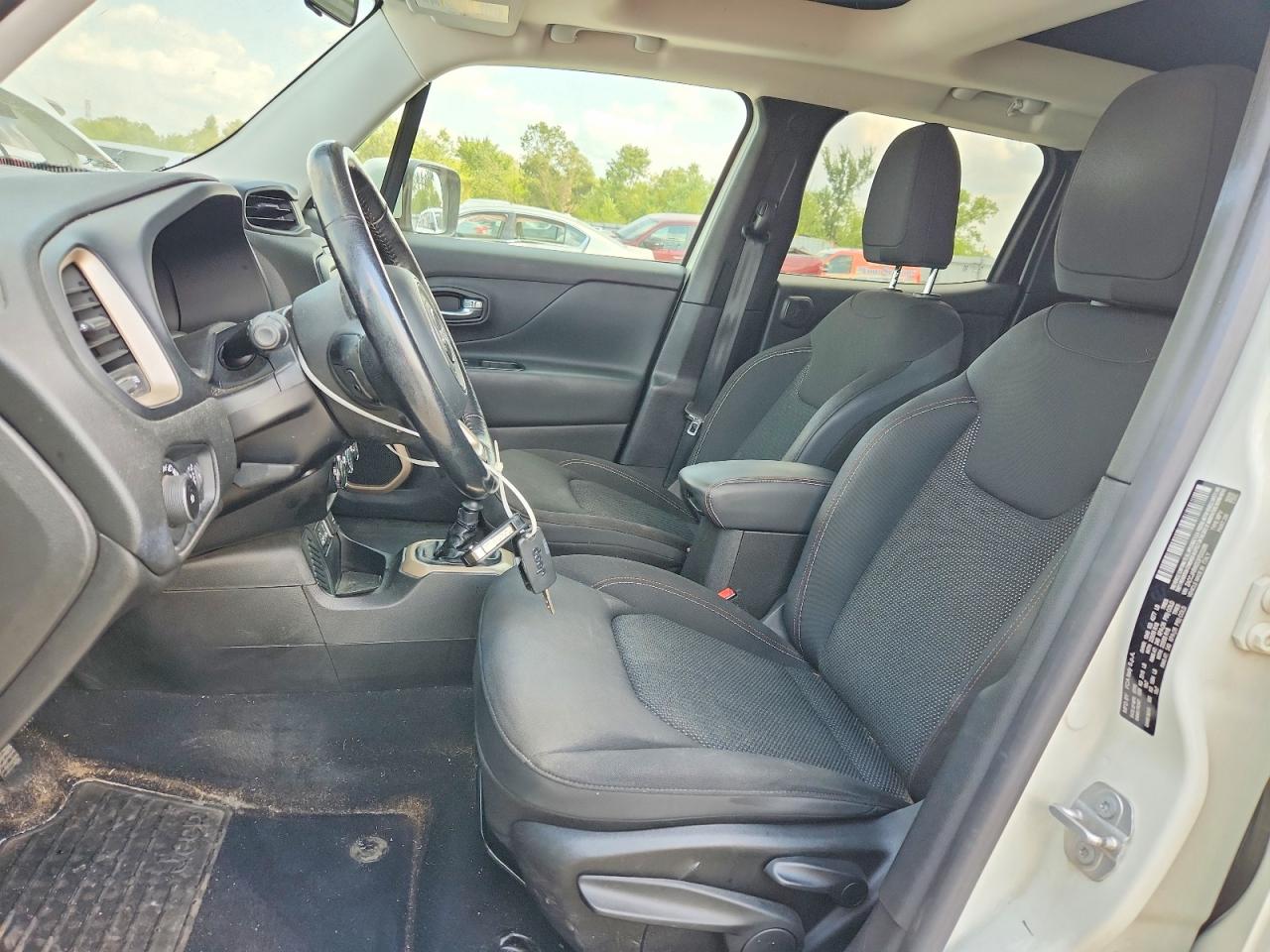 2016 Jeep Renegade Latitude White vin: ZACCJABW2GPE03256