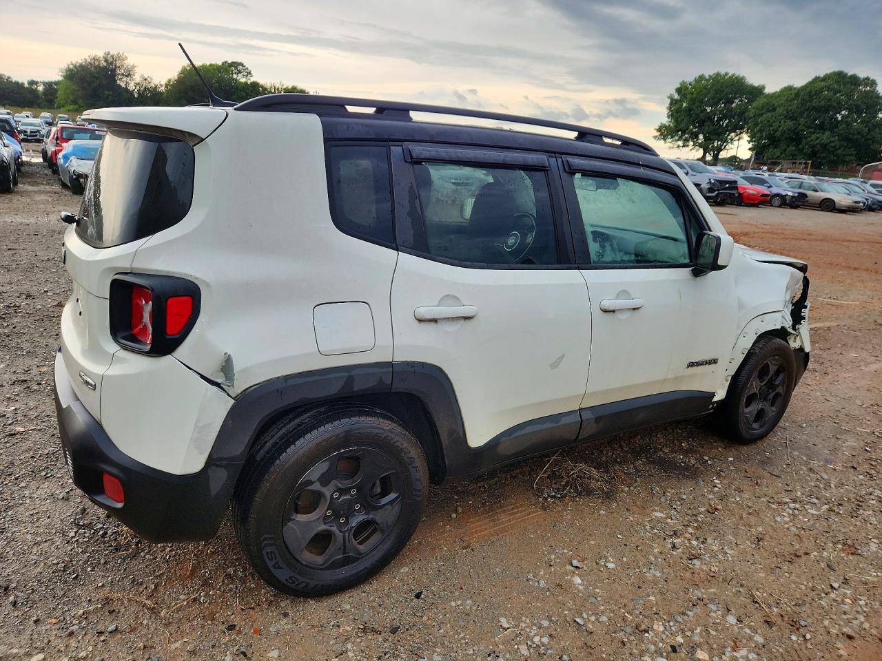 2016 Jeep Renegade Latitude White vin: ZACCJABW6GPC61574