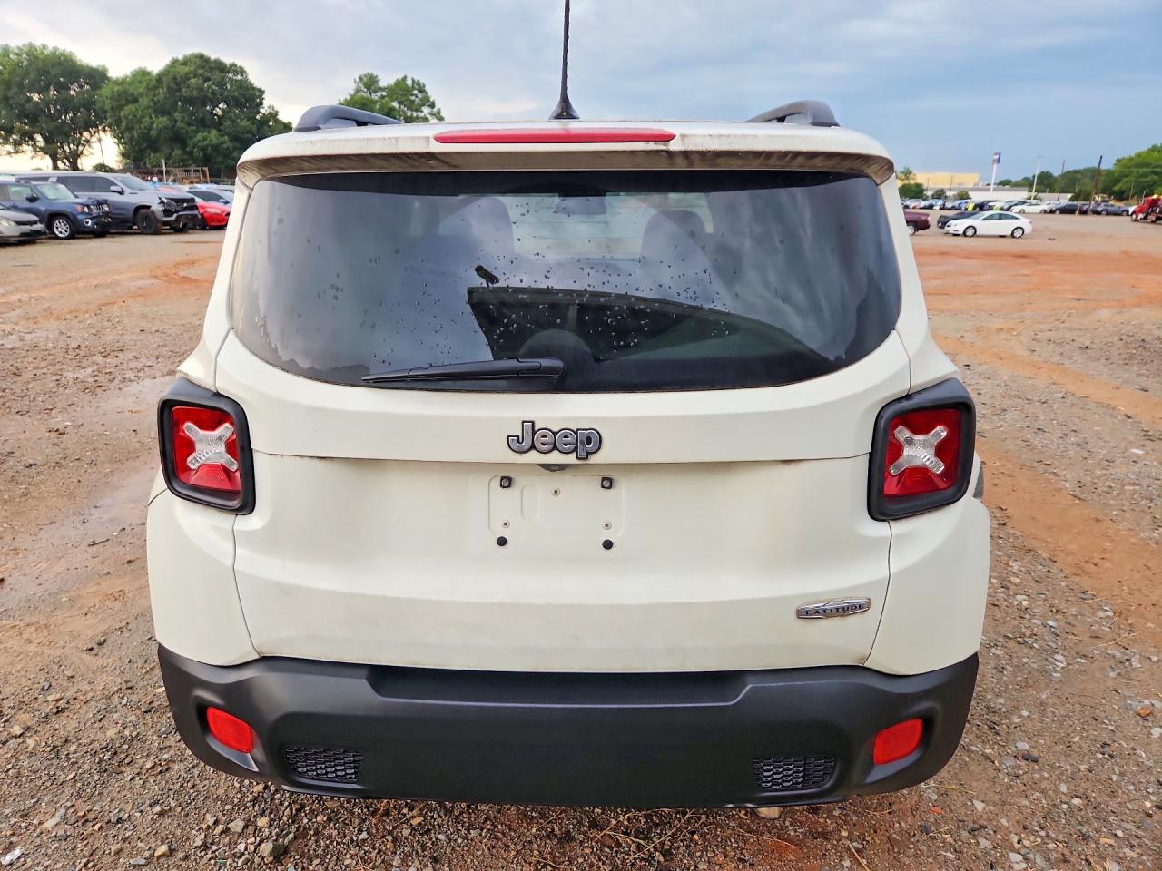2016 Jeep Renegade Latitude White vin: ZACCJABW6GPC61574