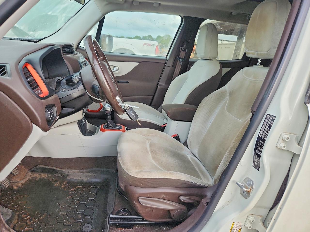 2016 Jeep Renegade Latitude White vin: ZACCJABW6GPC61574