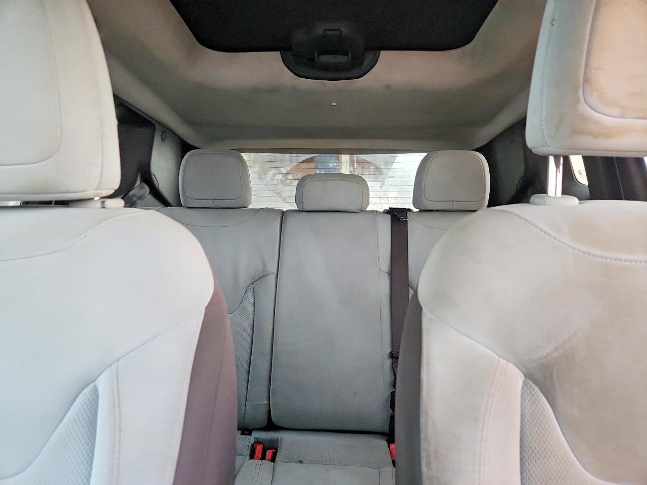 2016 Jeep Renegade Latitude White vin: ZACCJABW6GPC61574