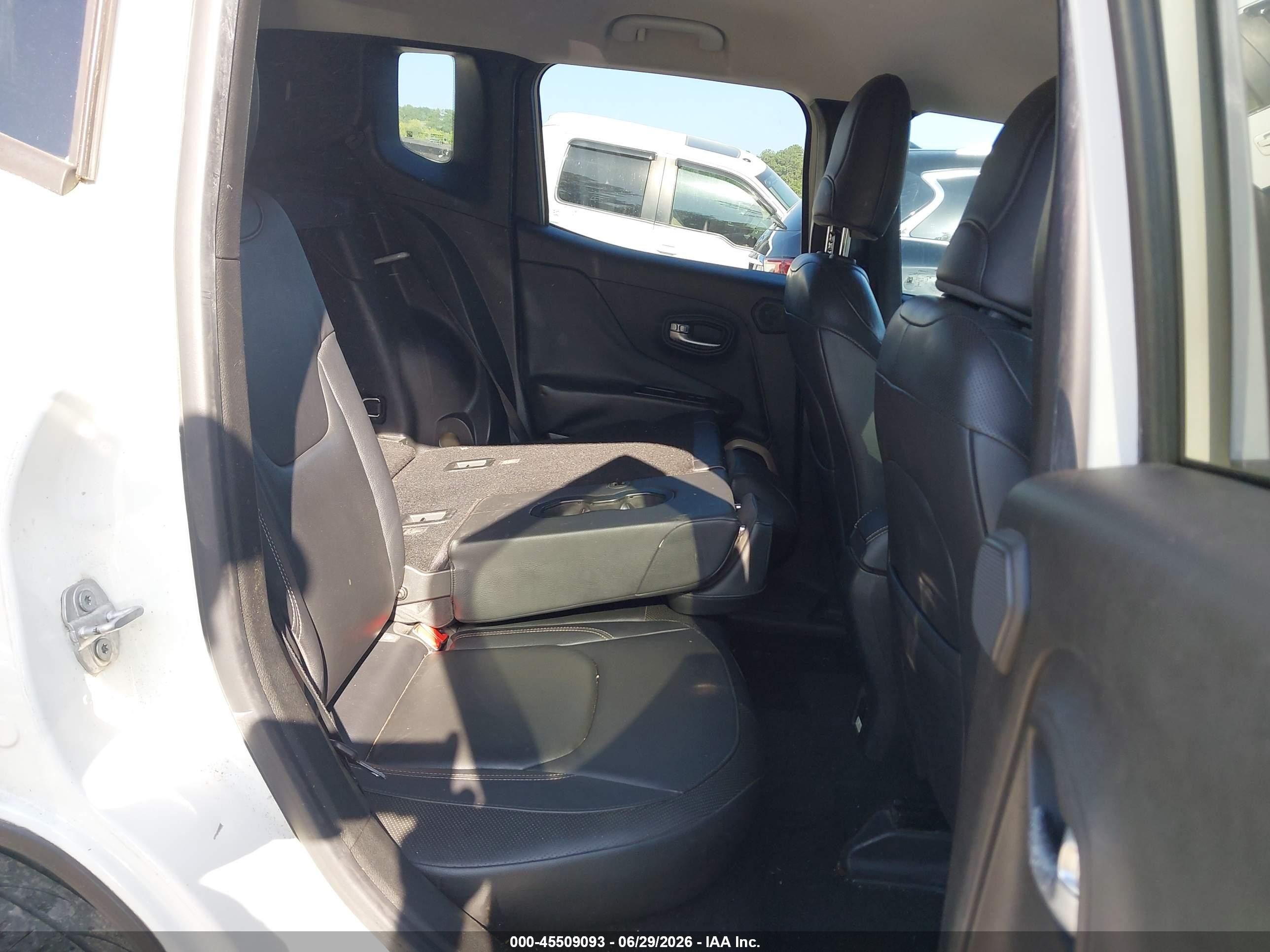2015 Jeep Renegade Limited White vin: ZACCJADT0FPB59855