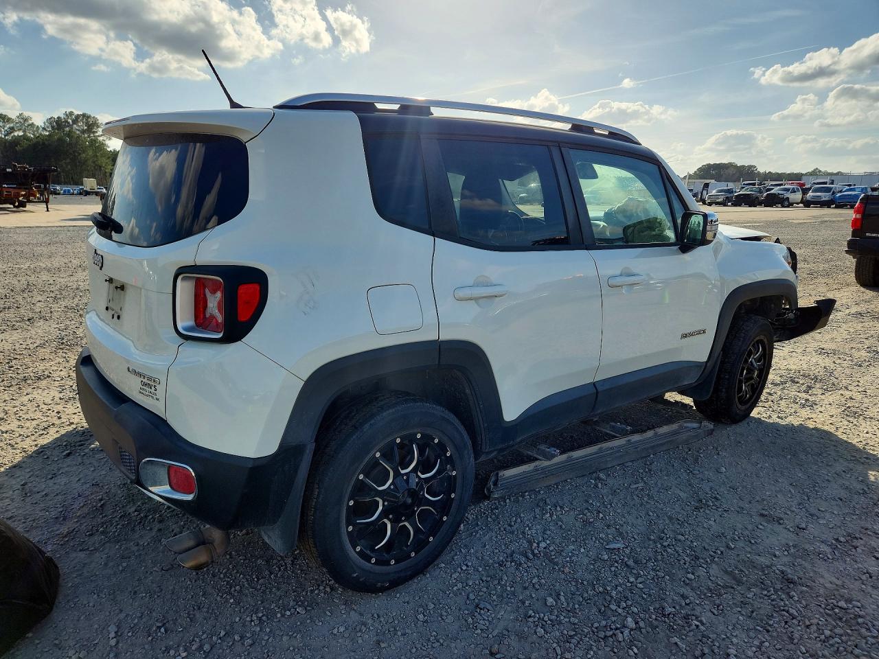 2015 Jeep Renegade Limited White vin: ZACCJADT0FPB74706
