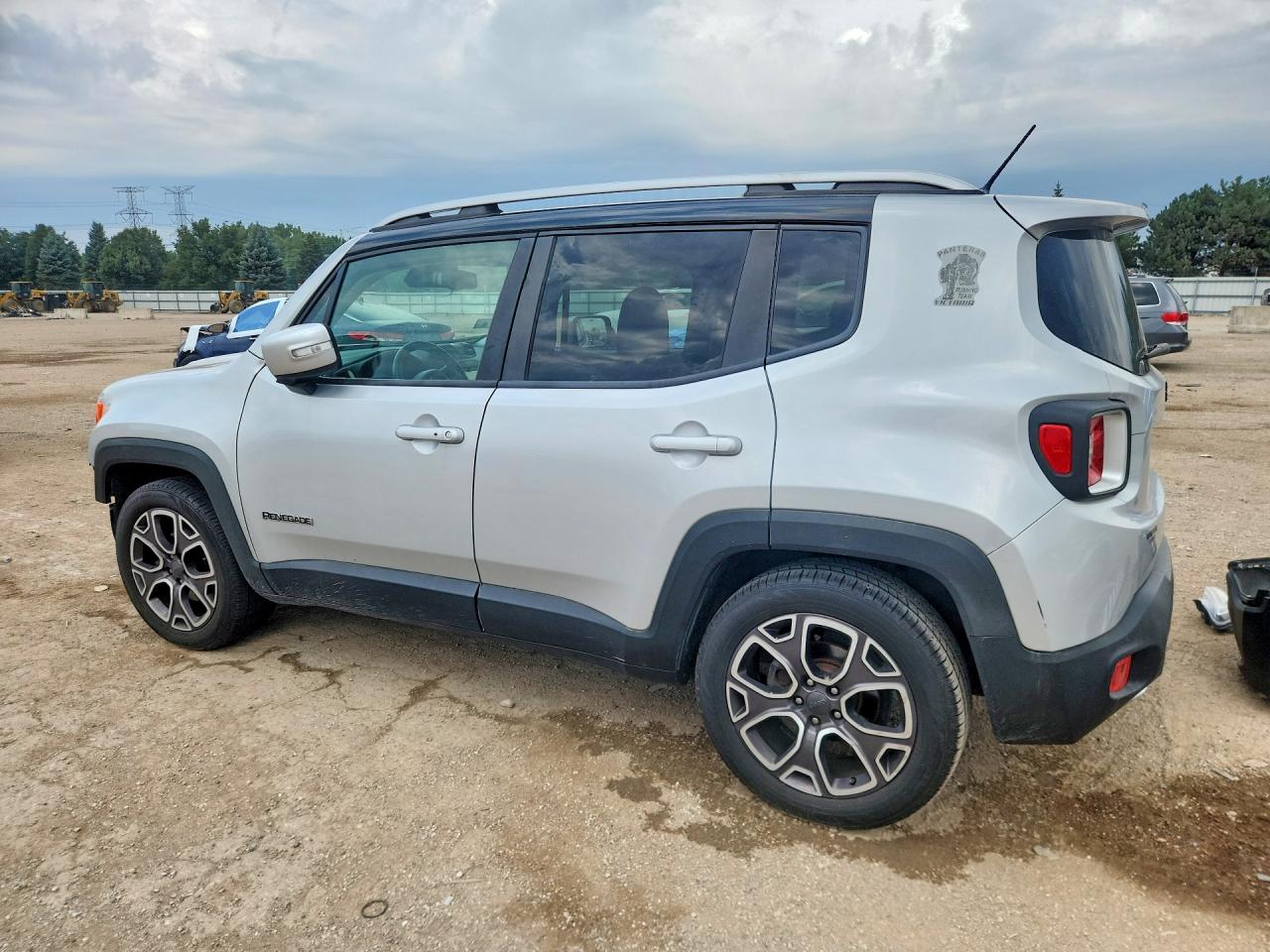 2016 Jeep Renegade Limited Silver vin: ZACCJADT2GPC84143