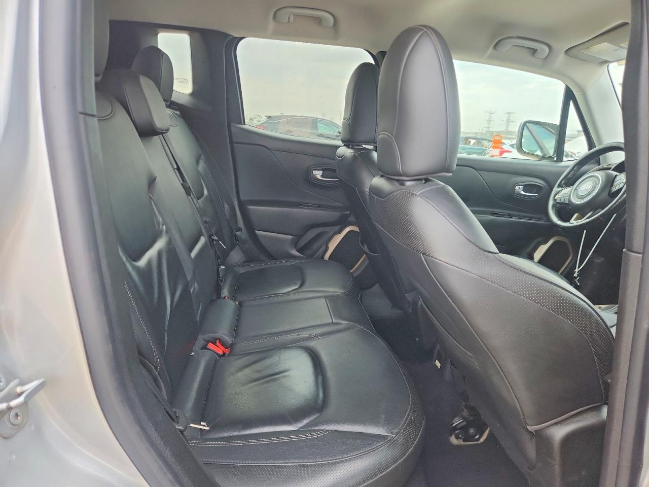 2016 Jeep Renegade Limited Silver vin: ZACCJADT2GPC84143