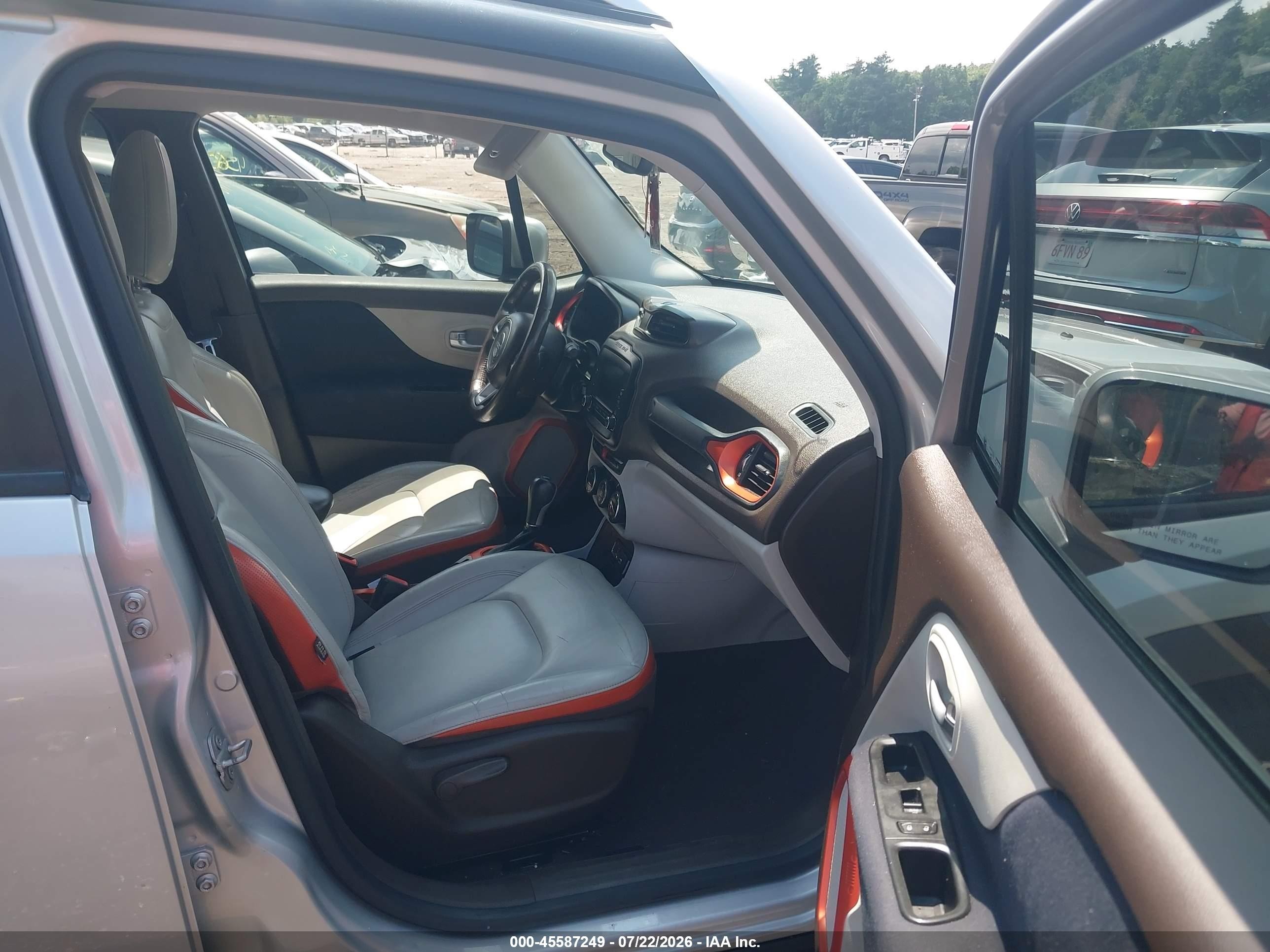 2015 Jeep Renegade Limited Silver vin: ZACCJADT4FPB23470