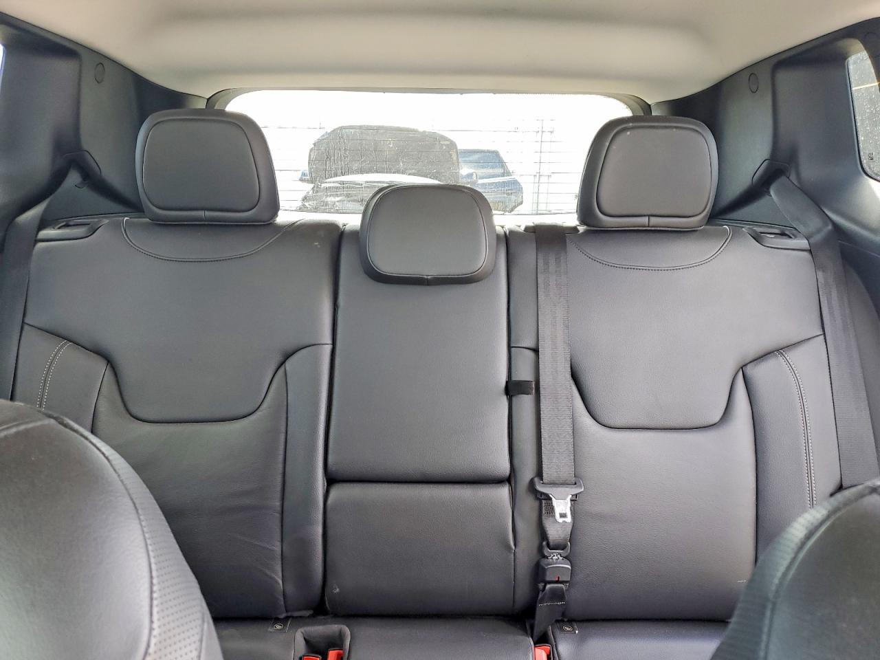 2015 Jeep Renegade Limited White vin: ZACCJADT4FPC20586
