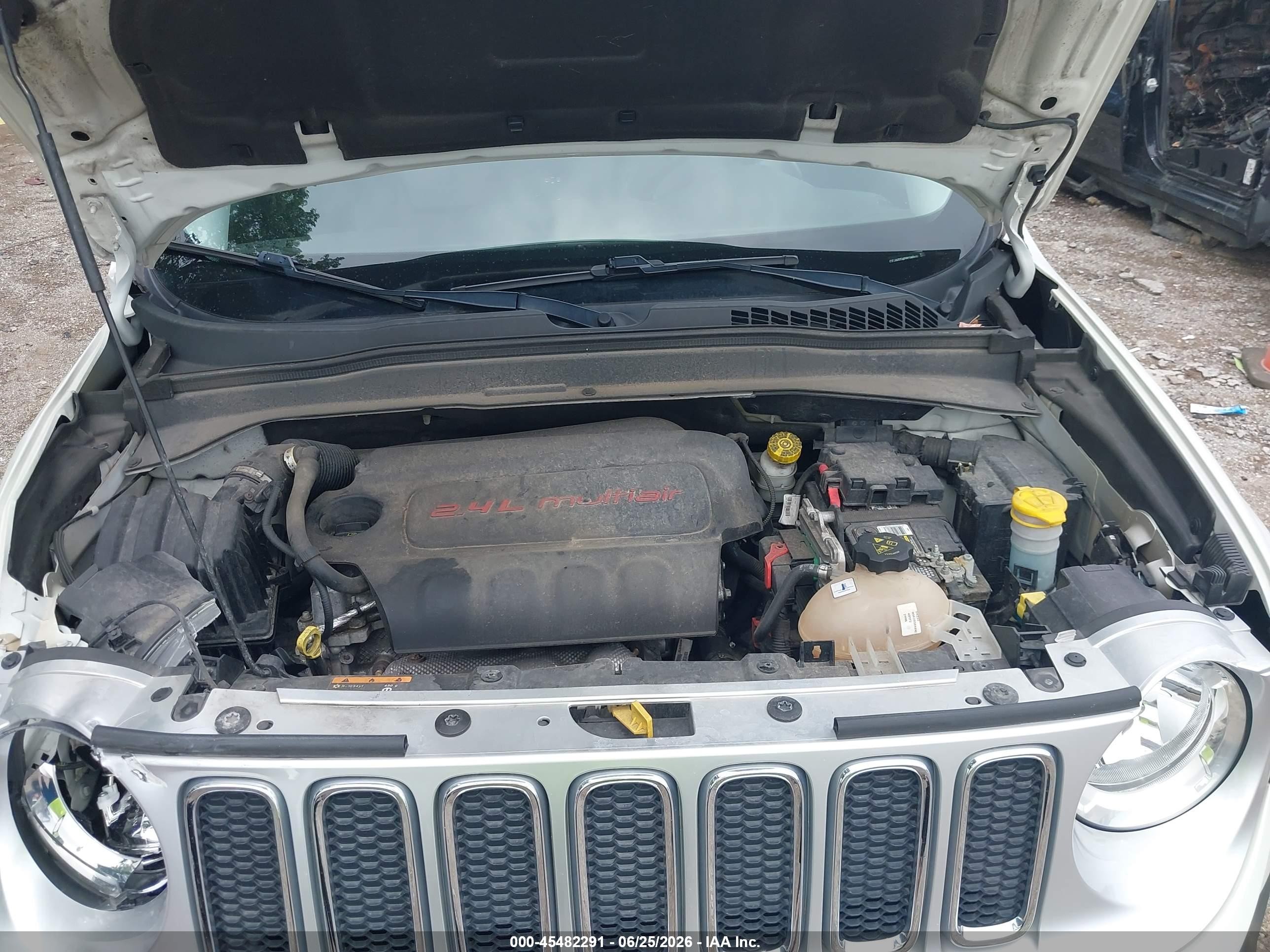 2015 Jeep Renegade Limited White vin: ZACCJADT4FPC26310