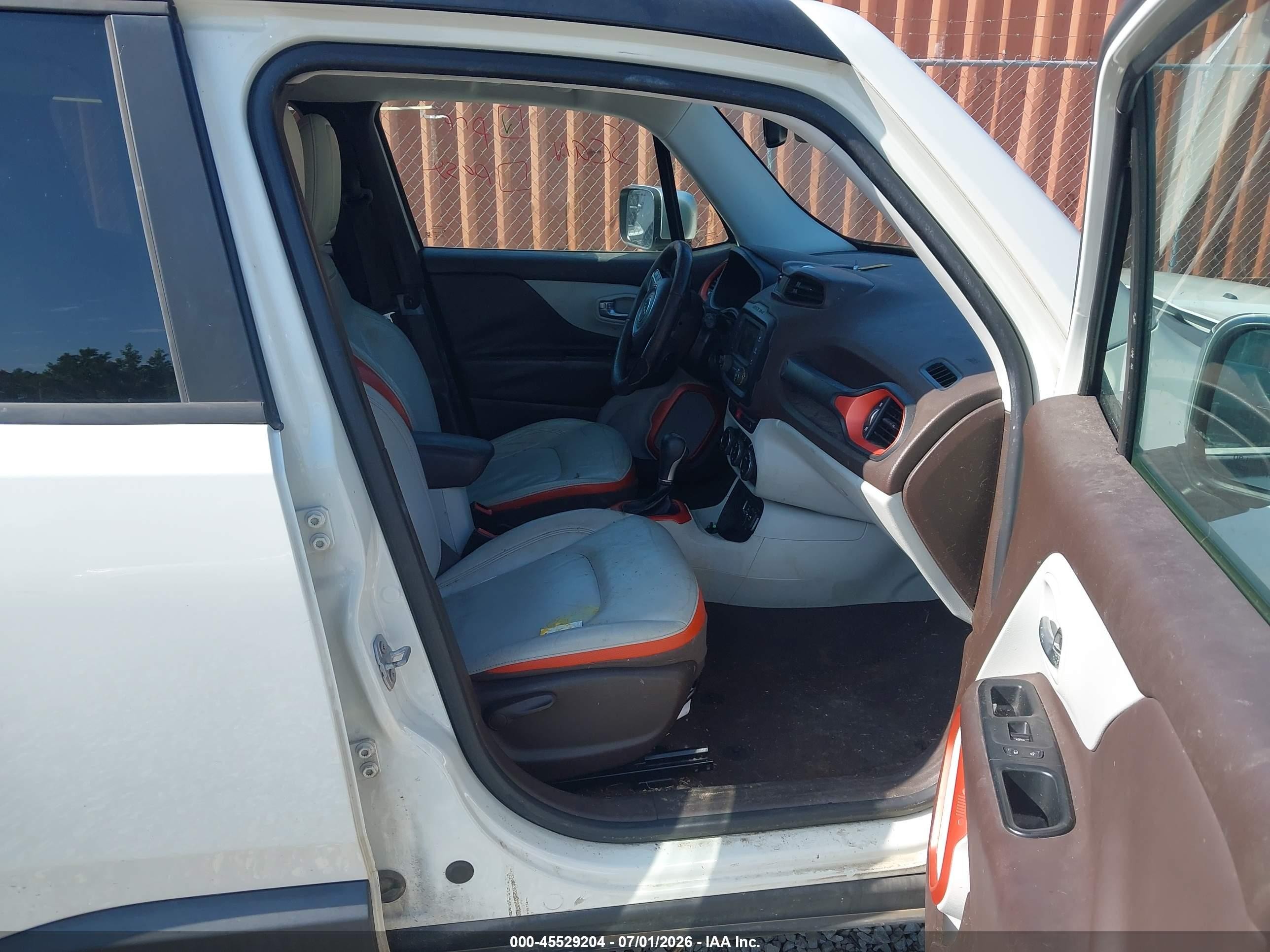 2016 Jeep Renegade Limited Белый vin: ZACCJADT8GPD71836