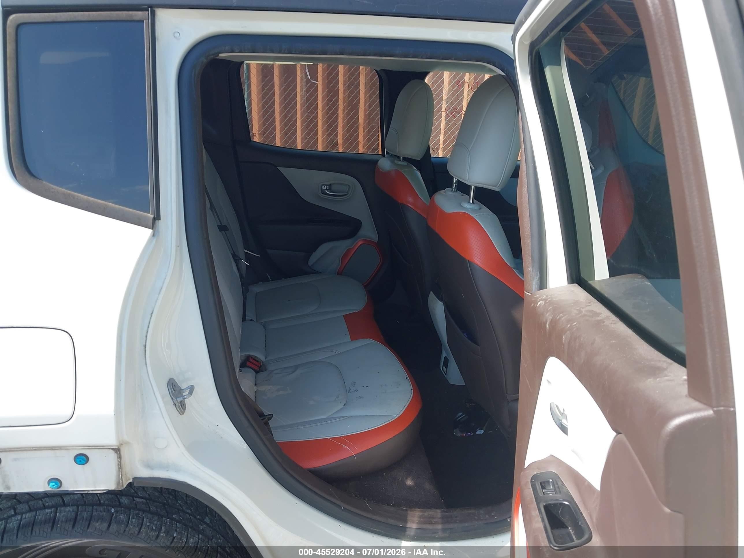 2016 Jeep Renegade Limited Белый vin: ZACCJADT8GPD71836