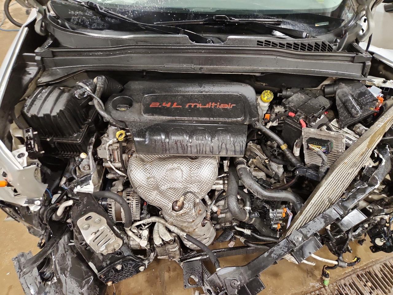 2015 Jeep Renegade Limited Silver vin: ZACCJADTXFPB32206