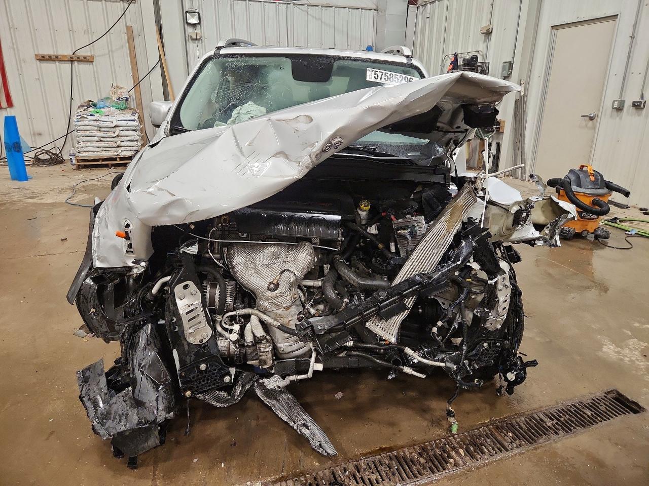 2015 Jeep Renegade Limited Silver vin: ZACCJADTXFPB32206