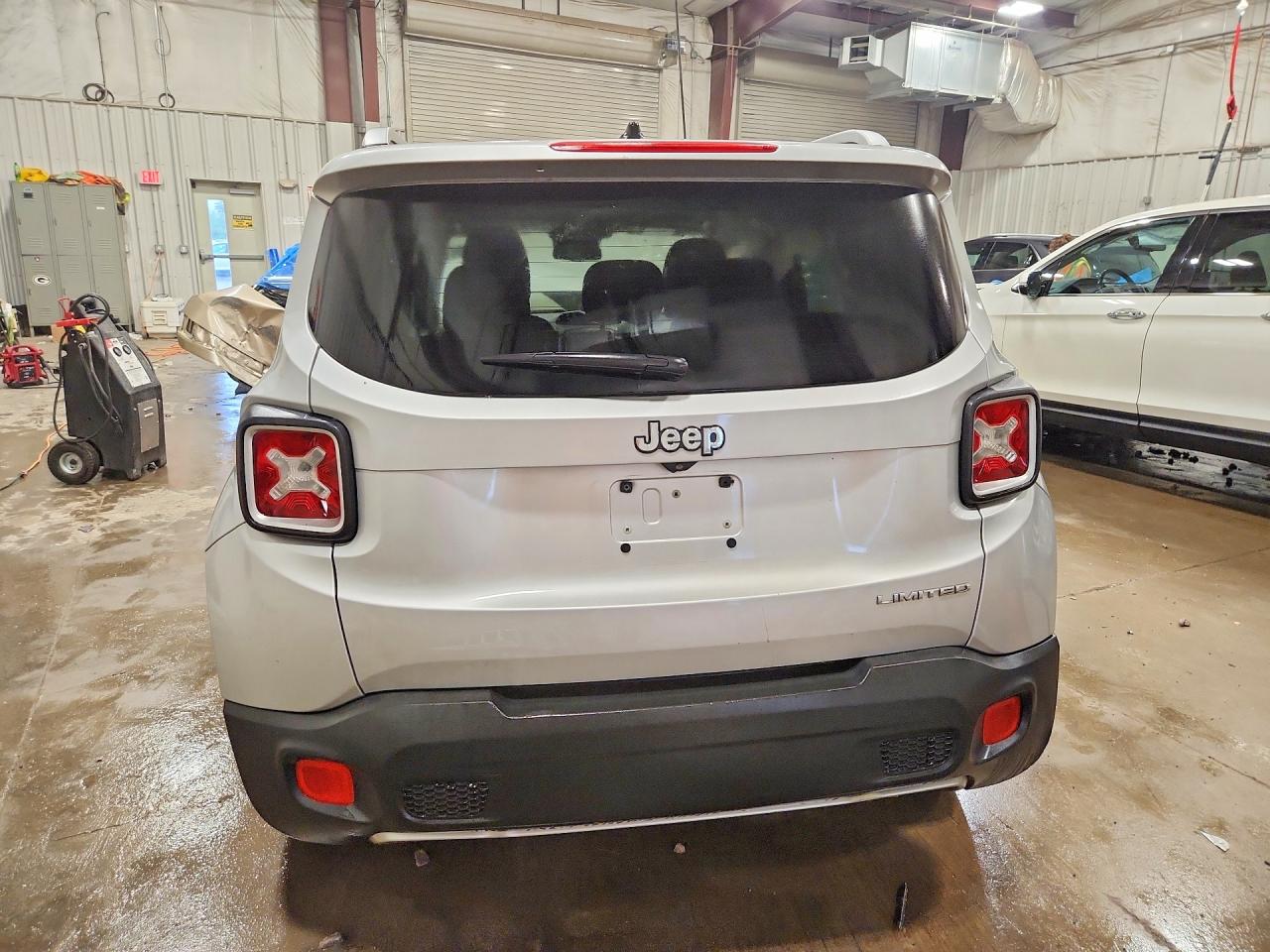 2015 Jeep Renegade Limited Silver vin: ZACCJADTXFPB32206