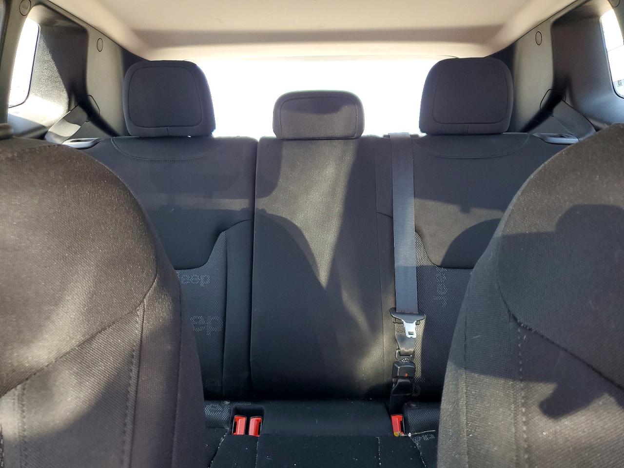 2015 Jeep Renegade Sport Orange vin: ZACCJBAHXFPC02910