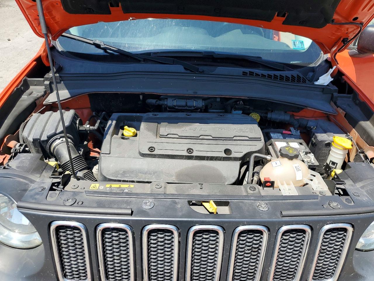 2015 Jeep Renegade Sport Orange vin: ZACCJBAHXFPC02910