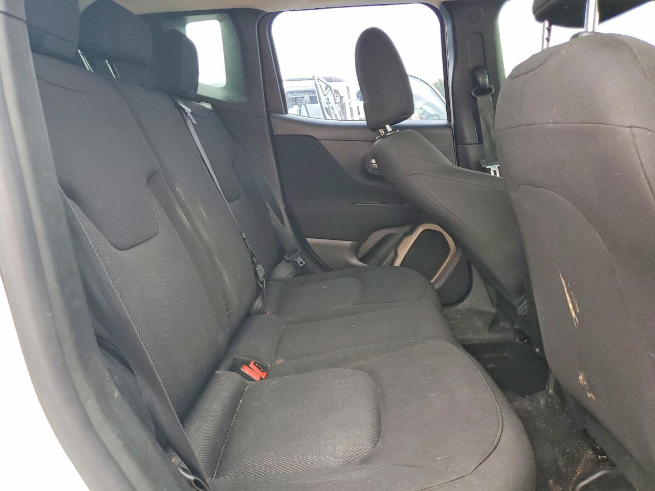 2015 Jeep Renegade Sport White vin: ZACCJBAT6FPC32359