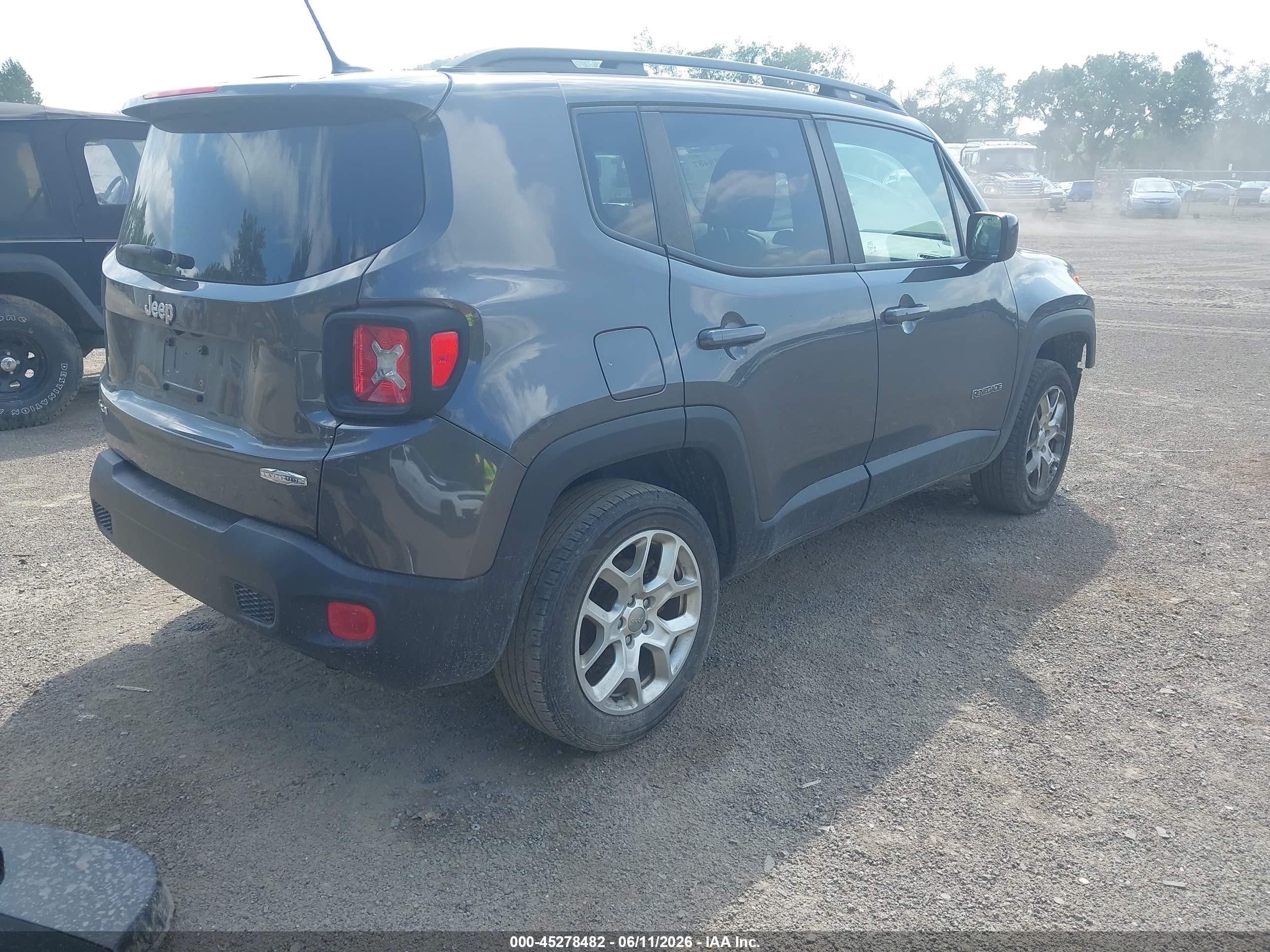 2017 Jeep Renegade Latitude 4x4 Gray vin: ZACCJBBB1HPF46252