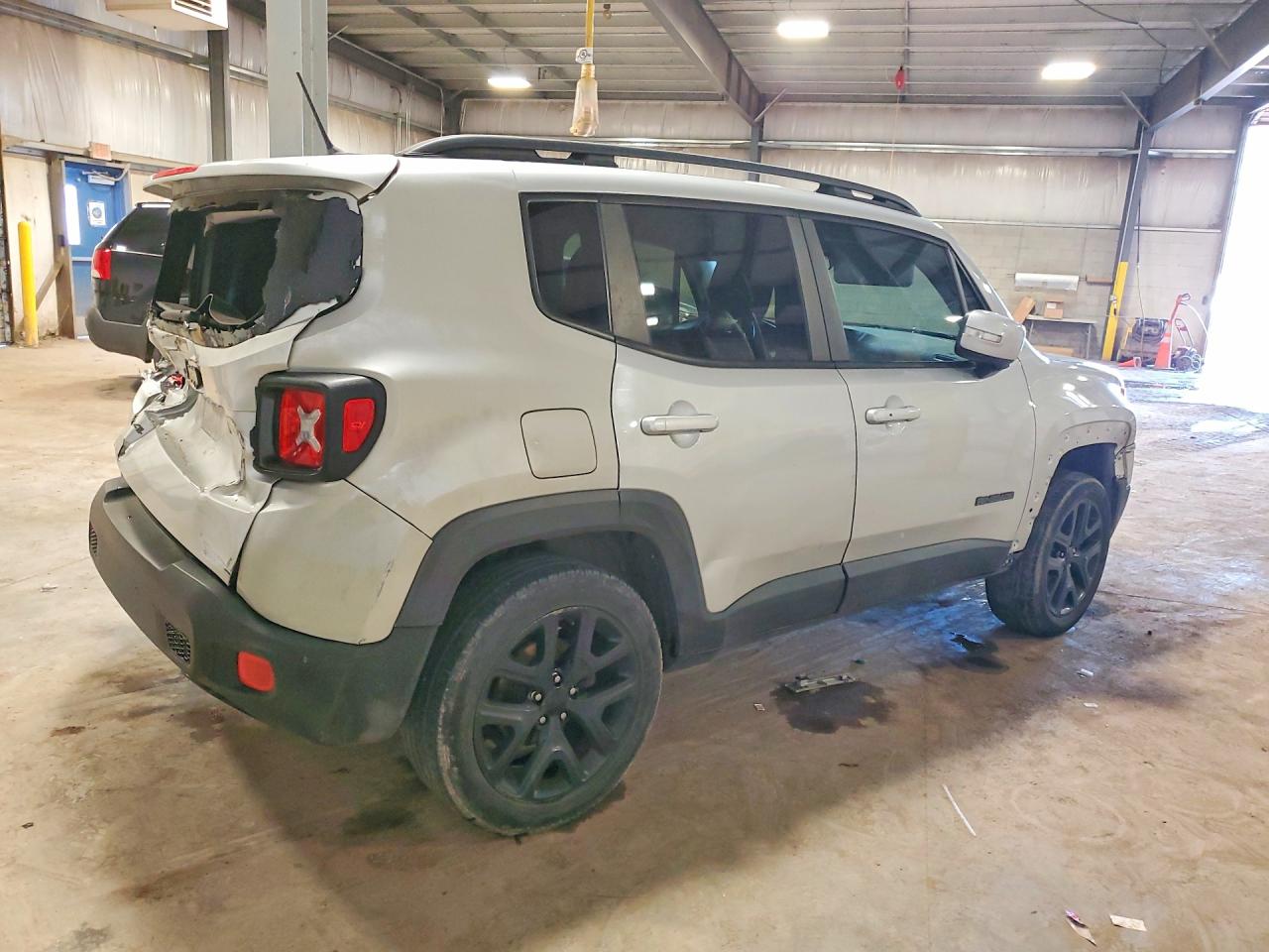 2017 Jeep Renegade Latitude Silver vin: ZACCJBBB2HPF33834
