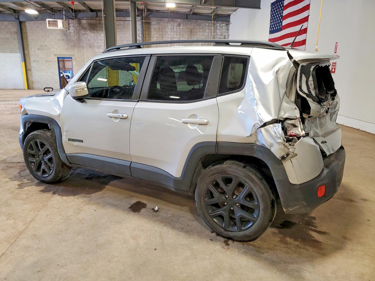 2017 Jeep Renegade Latitude Silver vin: ZACCJBBB2HPF33834