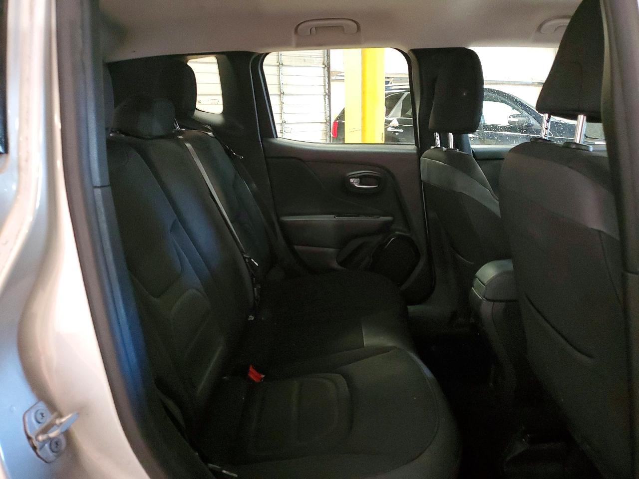 2017 Jeep Renegade Latitude Silver vin: ZACCJBBB2HPF33834