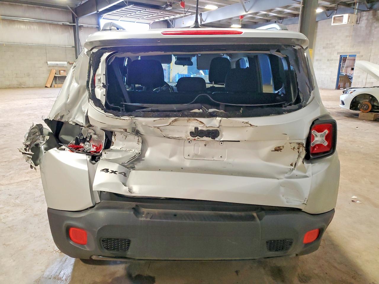 2017 Jeep Renegade Latitude Silver vin: ZACCJBBB2HPF33834