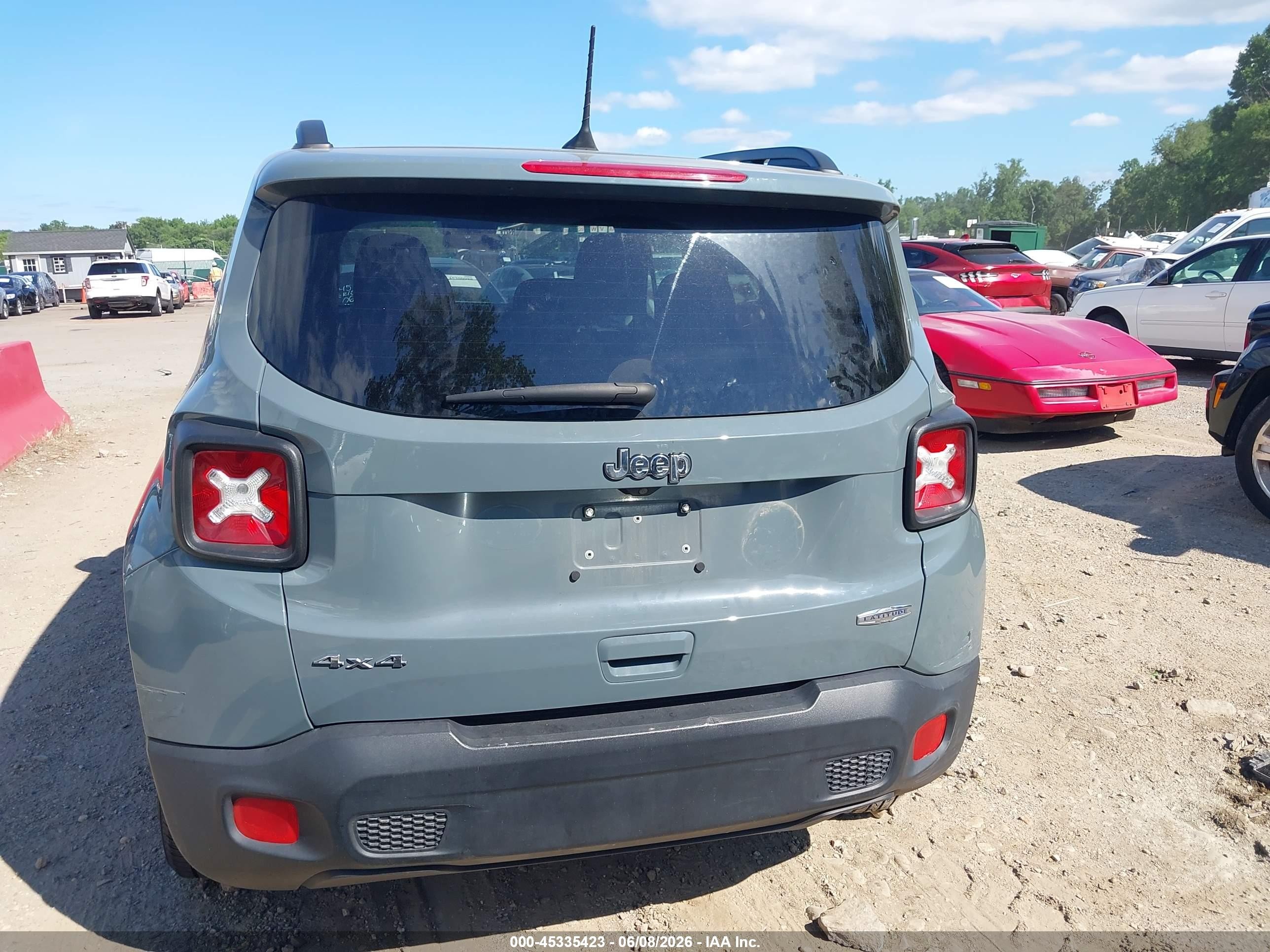 2018 Jeep Renegade Latitude 4x4 Серый vin: ZACCJBBB2JPH88912