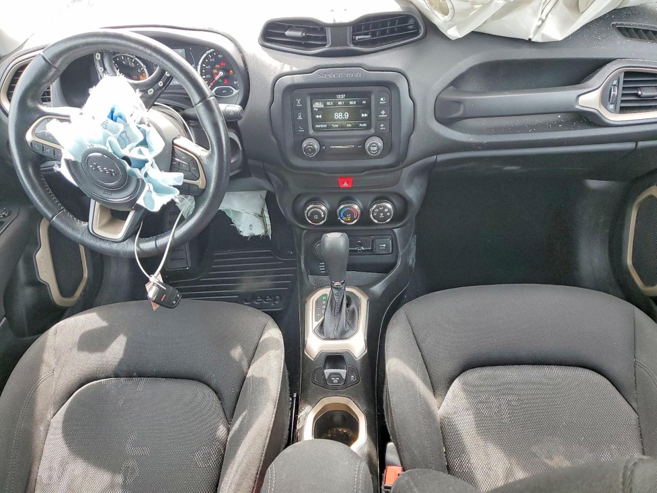 2017 Jeep Renegade Latitude Белый vin: ZACCJBBB3HPF02768