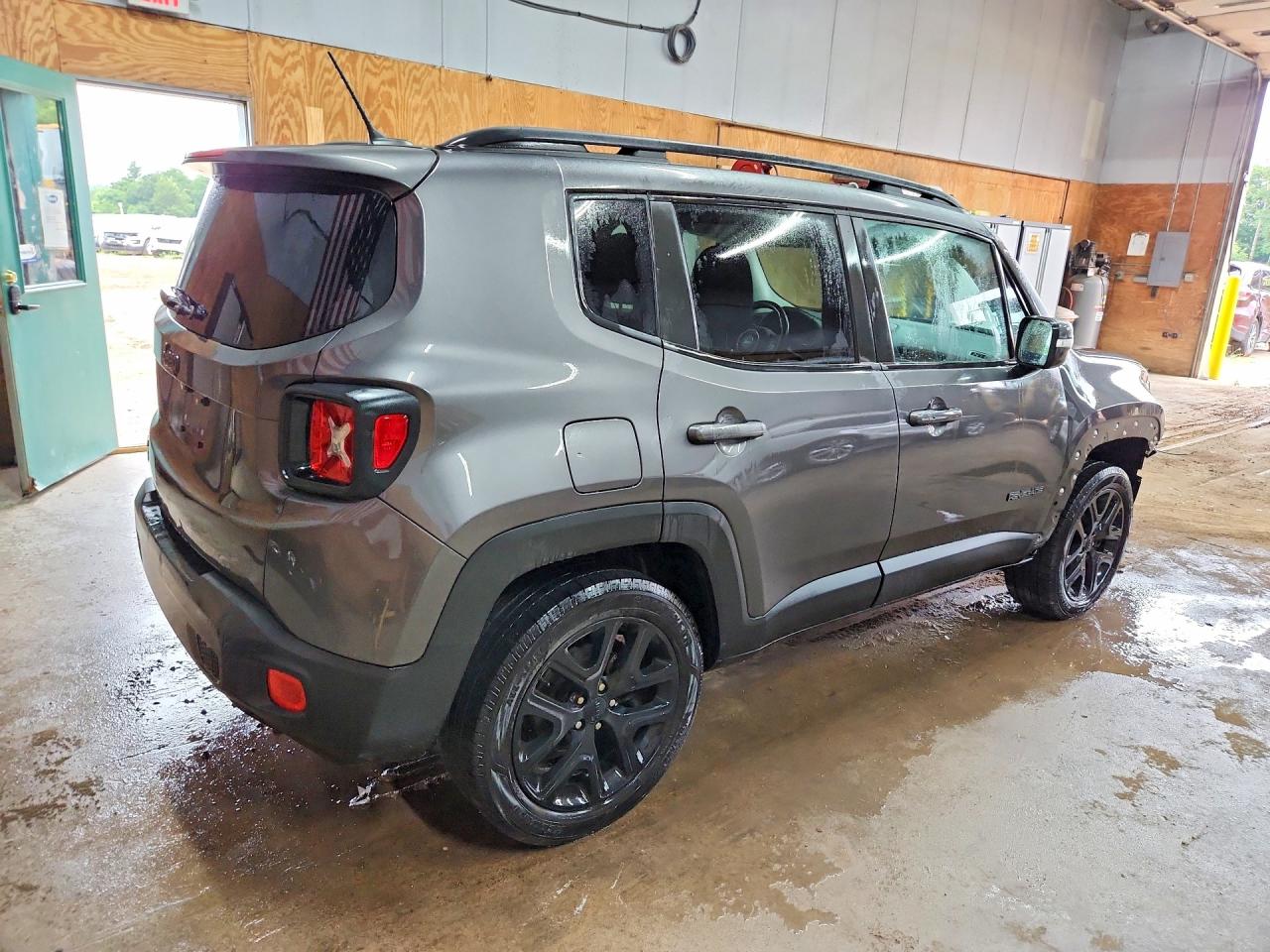 2017 Jeep Renegade Latitude Gray vin: ZACCJBBB7HPE84517