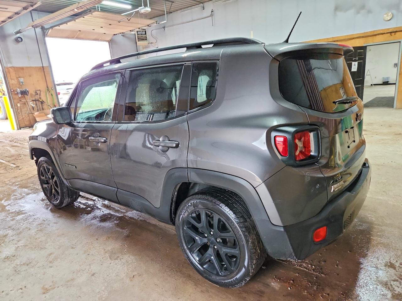 2017 Jeep Renegade Latitude Gray vin: ZACCJBBB7HPE84517