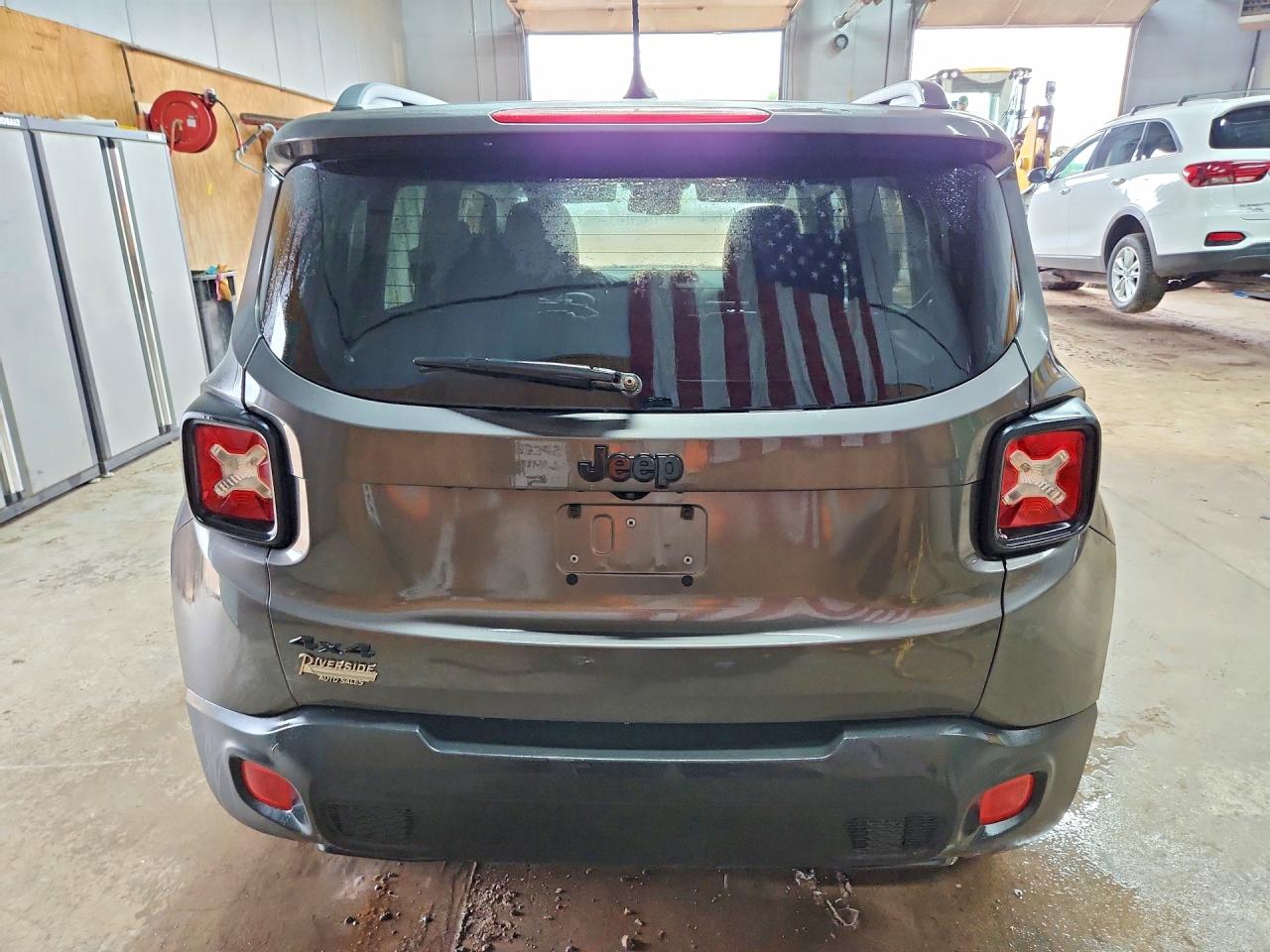 2017 Jeep Renegade Latitude Gray vin: ZACCJBBB7HPE84517