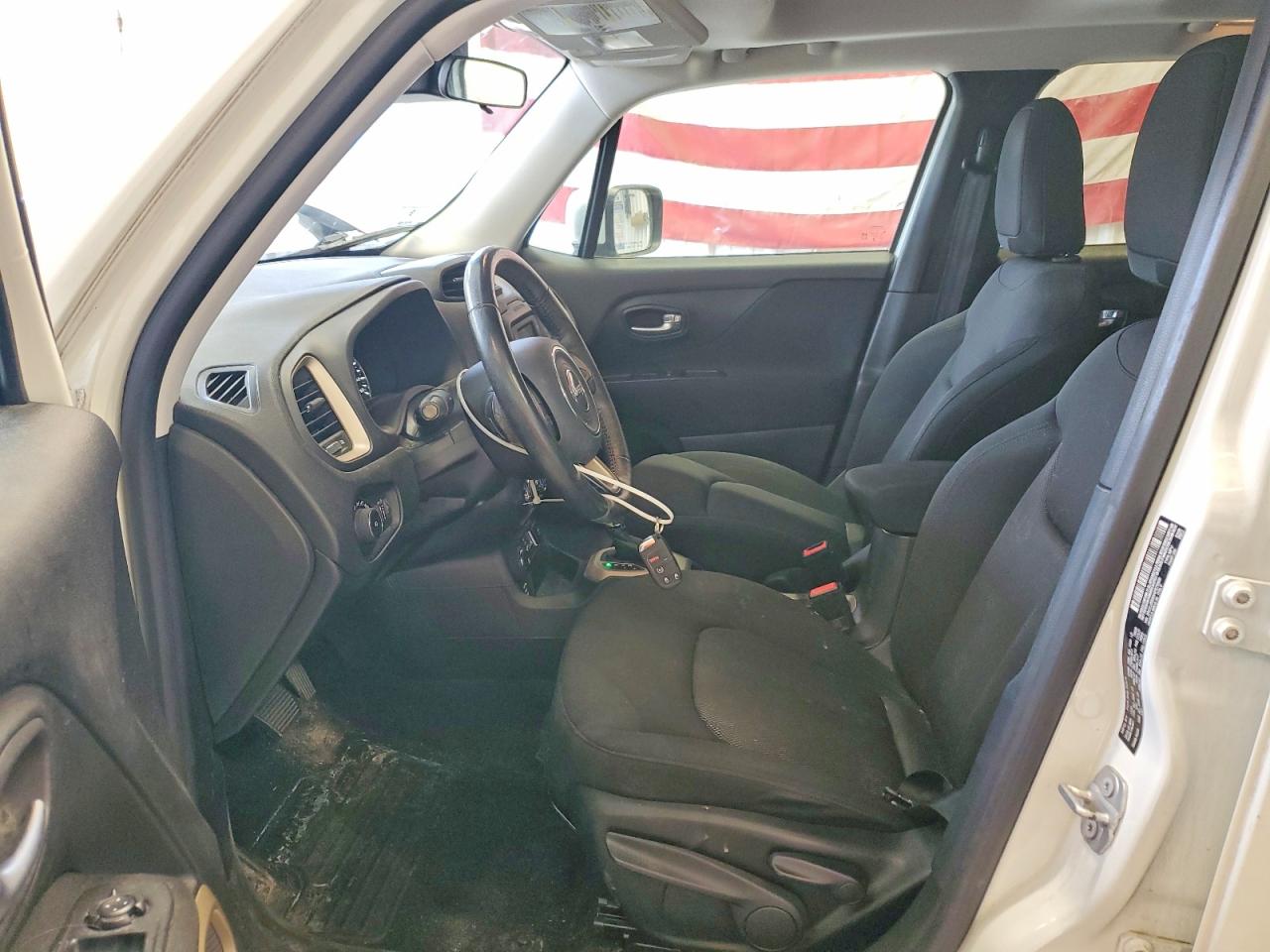 2017 Jeep Renegade Latitude White vin: ZACCJBBB8HPE72909
