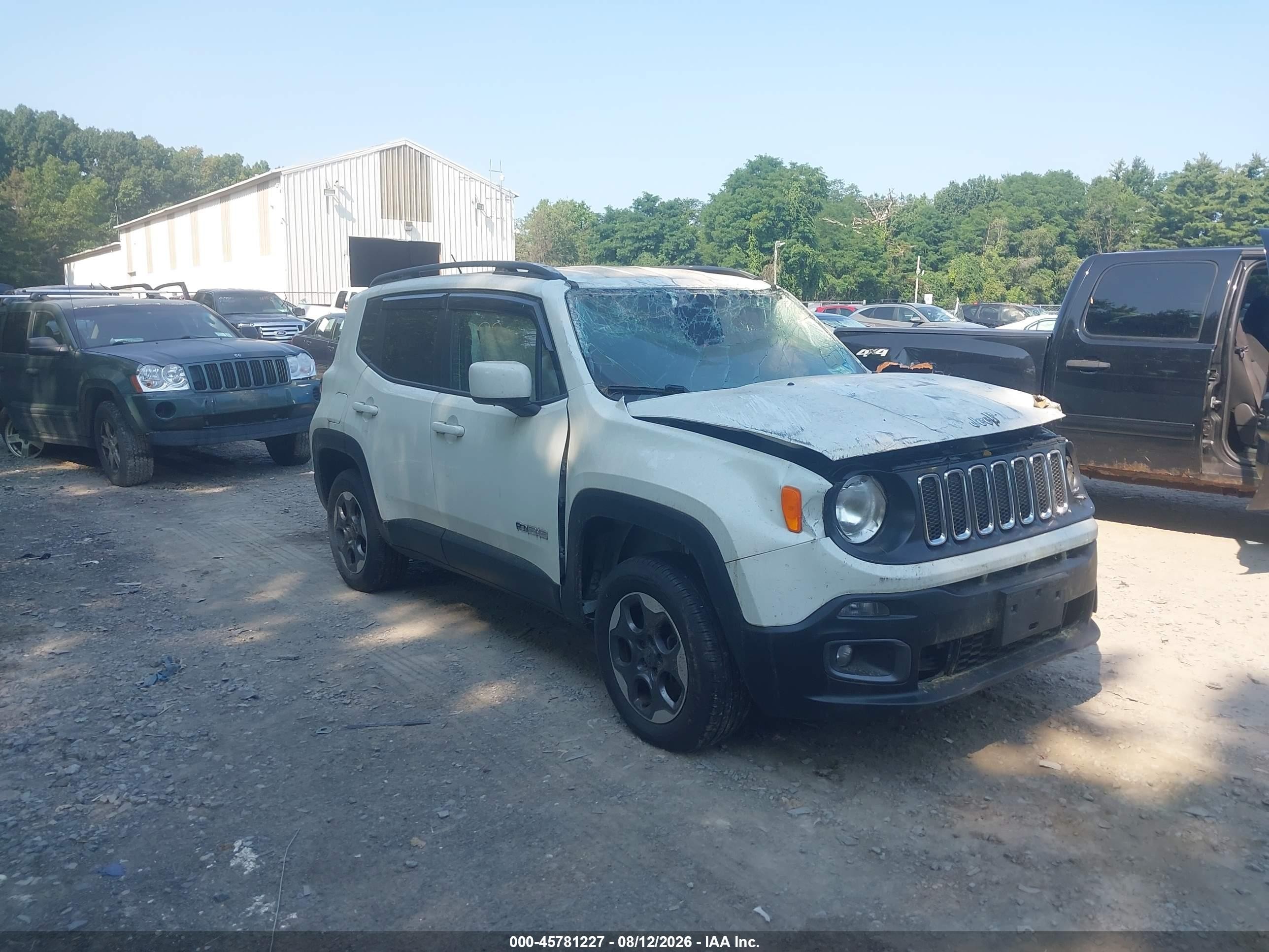 2015 Jeep Renegade Latitude White vin: ZACCJBBH0FPB68208