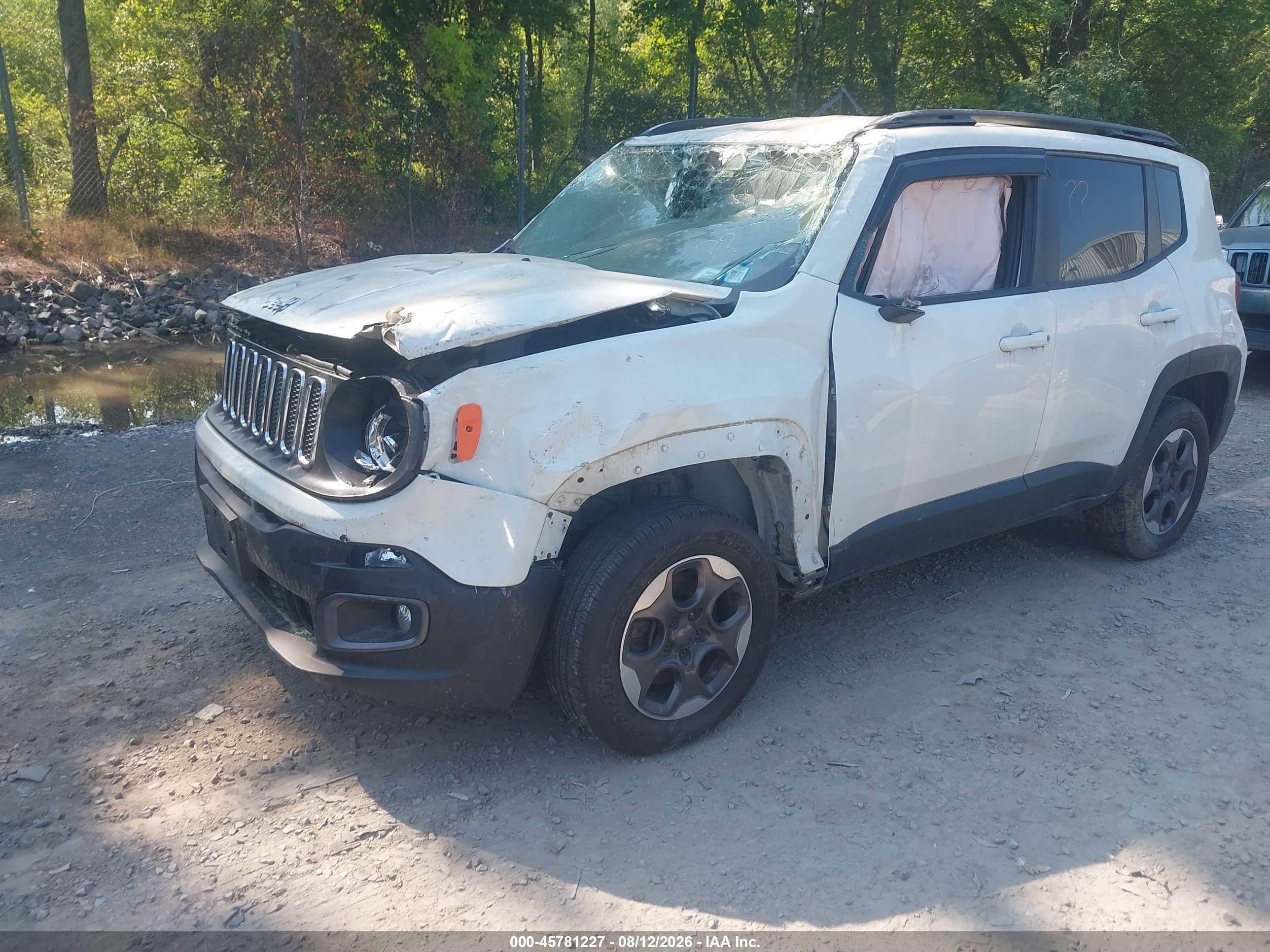 2015 Jeep Renegade Latitude White vin: ZACCJBBH0FPB68208