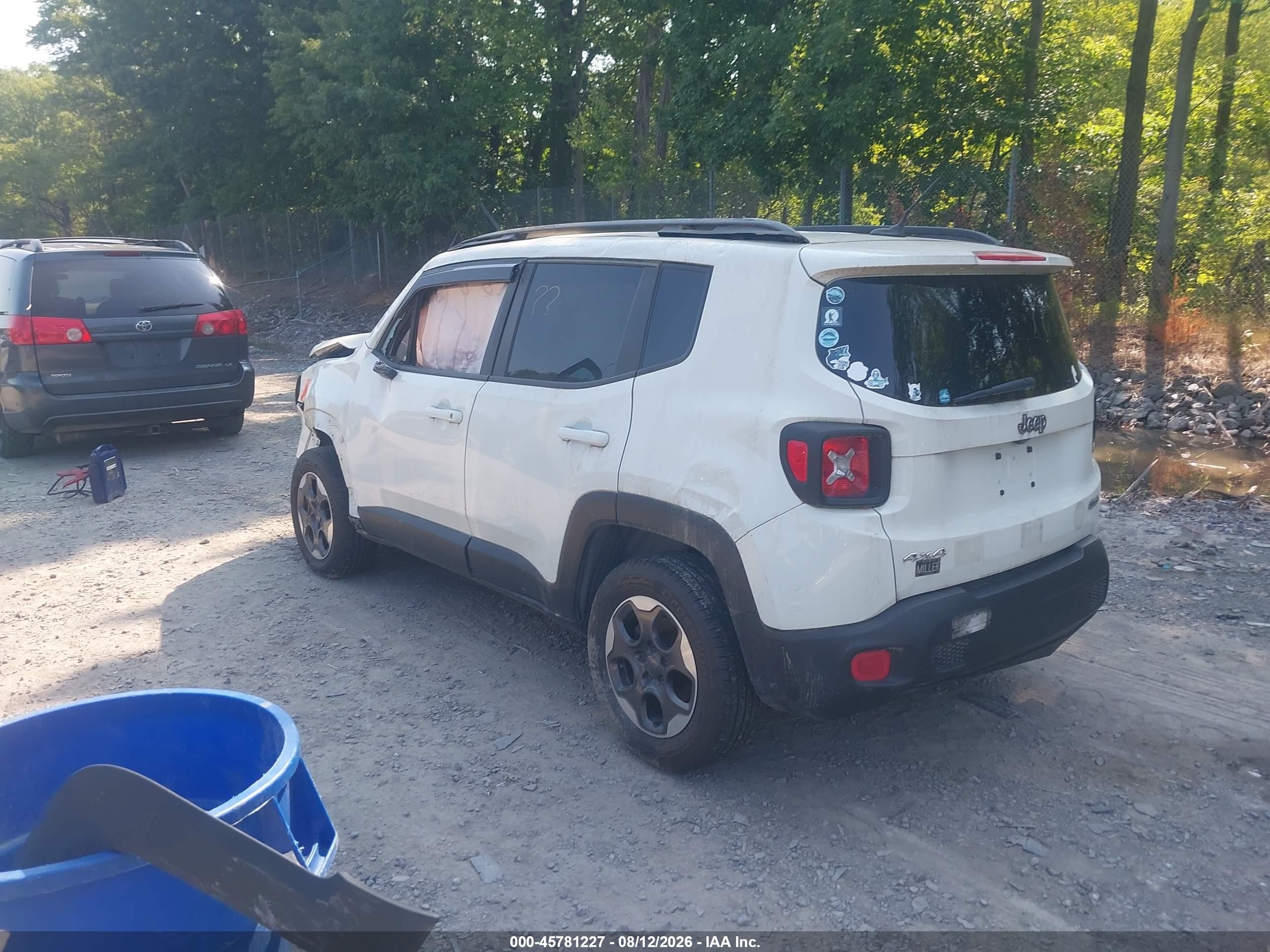 2015 Jeep Renegade Latitude White vin: ZACCJBBH0FPB68208