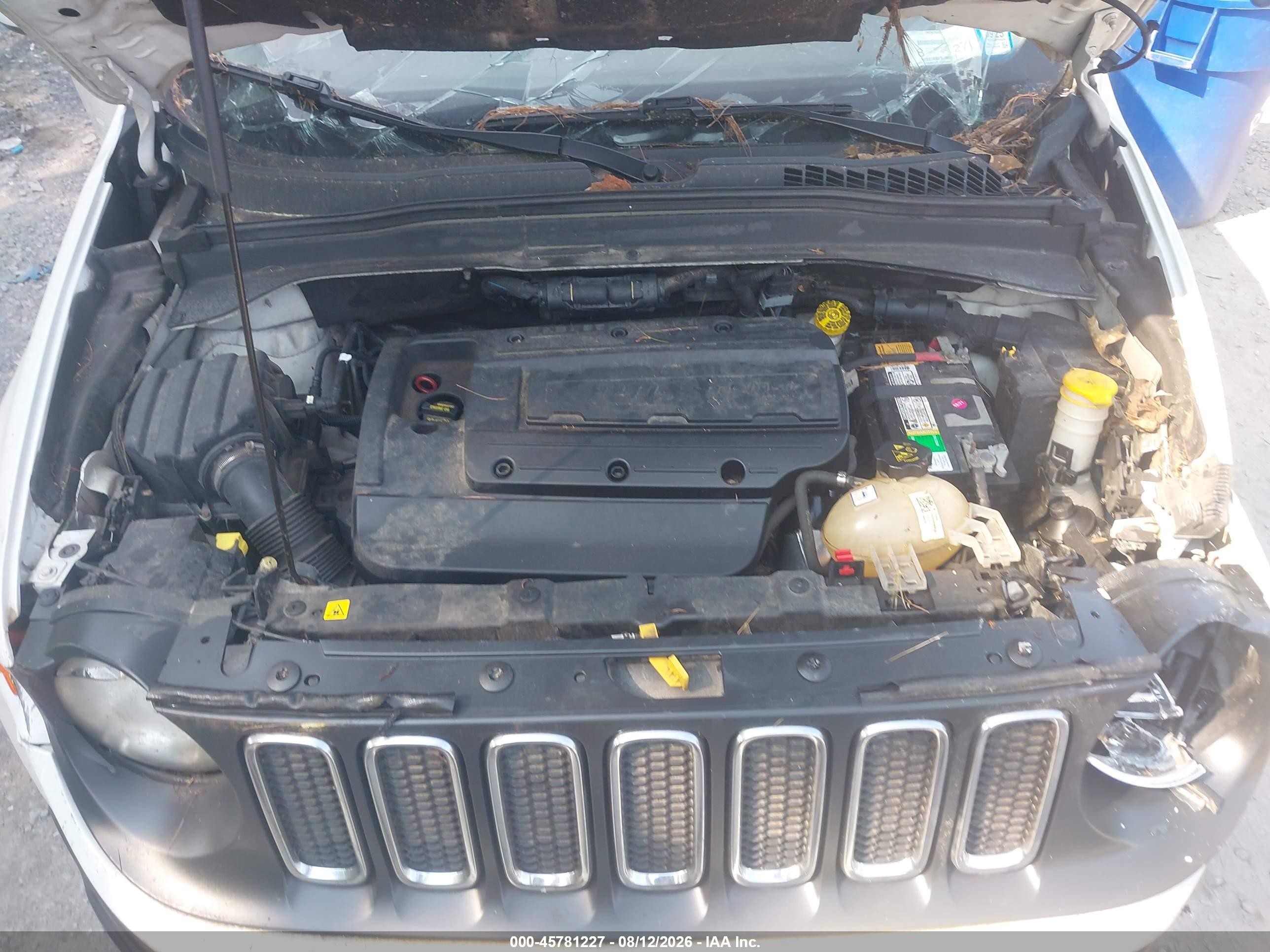 2015 Jeep Renegade Latitude White vin: ZACCJBBH0FPB68208