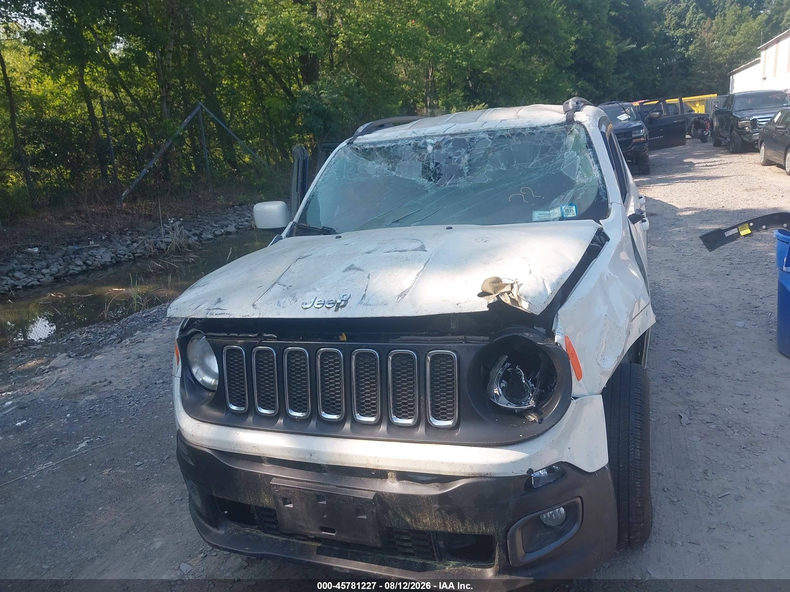 2015 Jeep Renegade Latitude White vin: ZACCJBBH0FPB68208