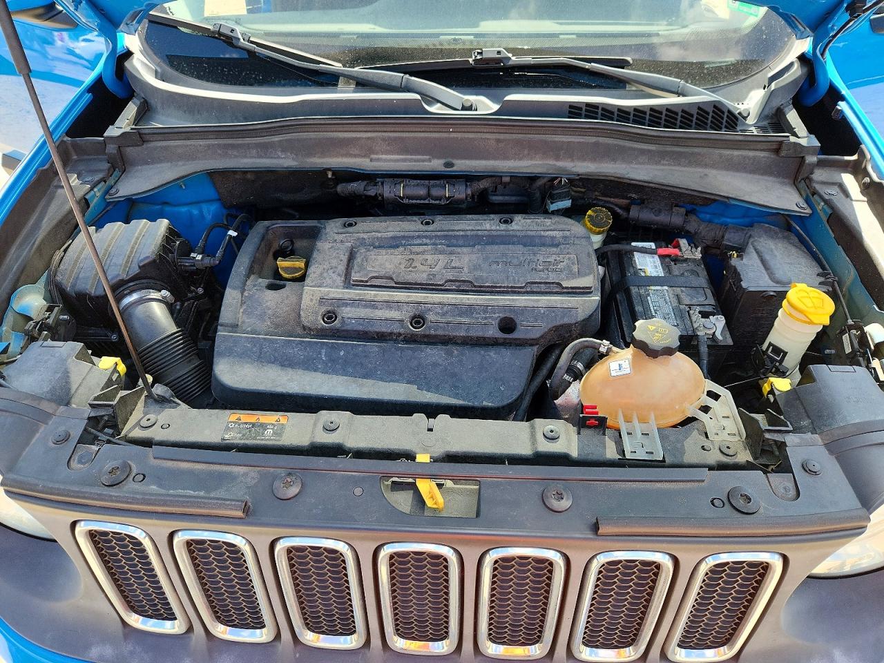 2015 Jeep Renegade Latitude Blue vin: ZACCJBBH0FPB68585