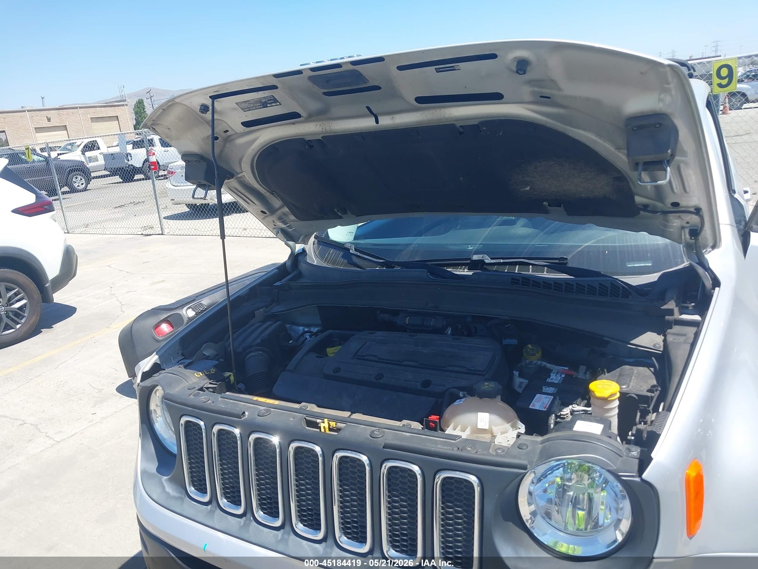 2015 Jeep Renegade Latitude Gray vin: ZACCJBBH2FPC23040