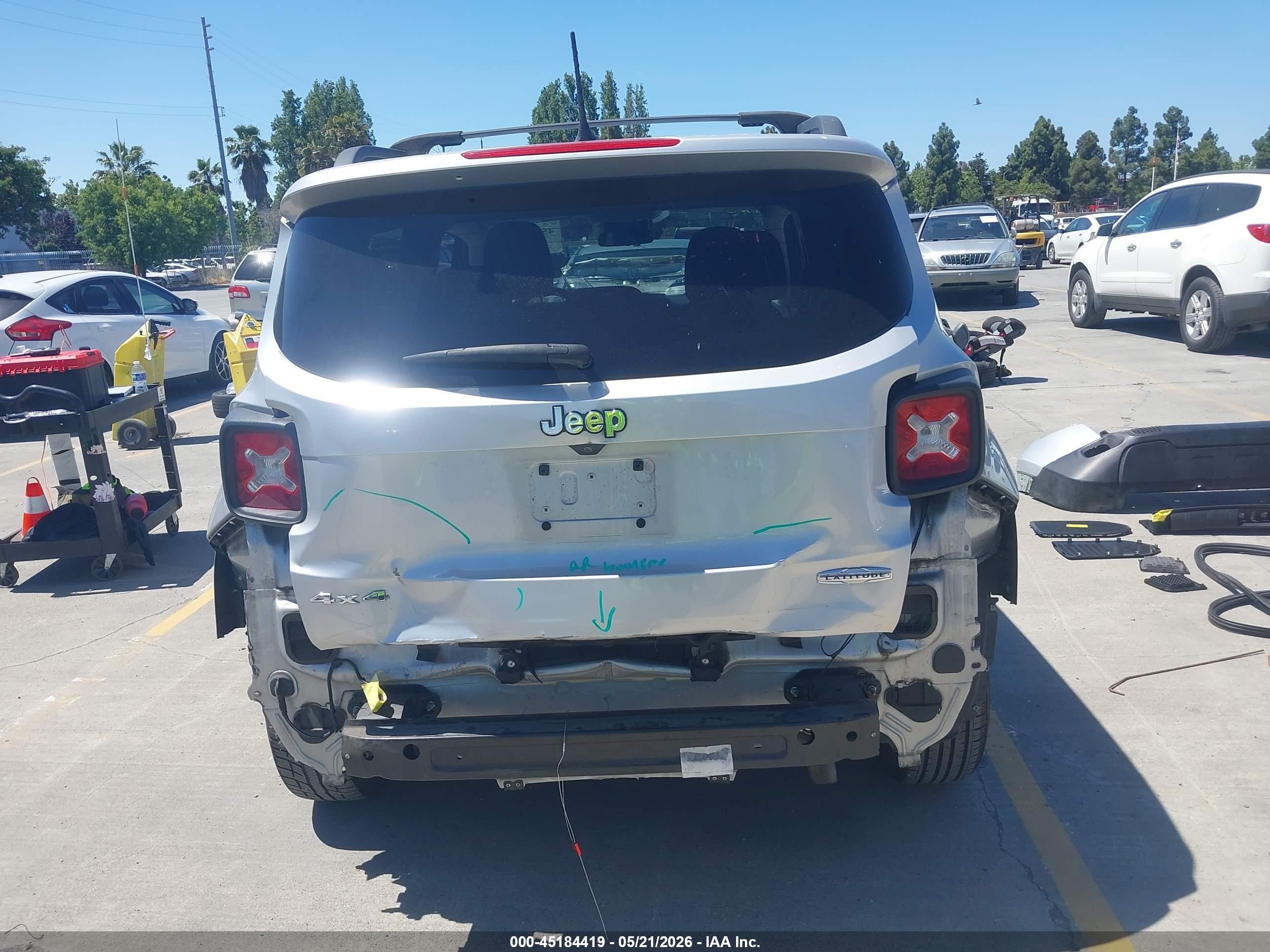 2015 Jeep Renegade Latitude Gray vin: ZACCJBBH2FPC23040