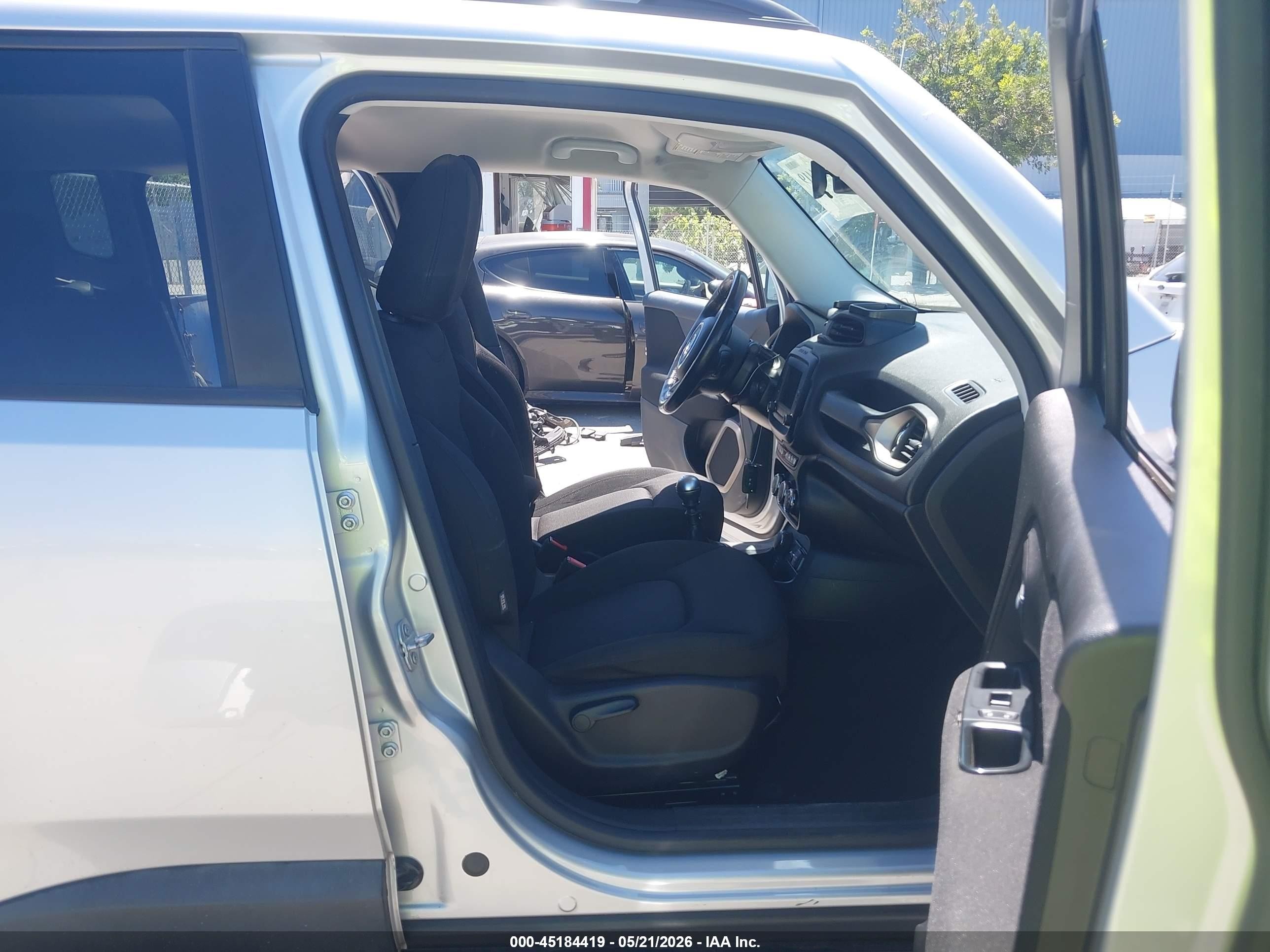 2015 Jeep Renegade Latitude Gray vin: ZACCJBBH2FPC23040