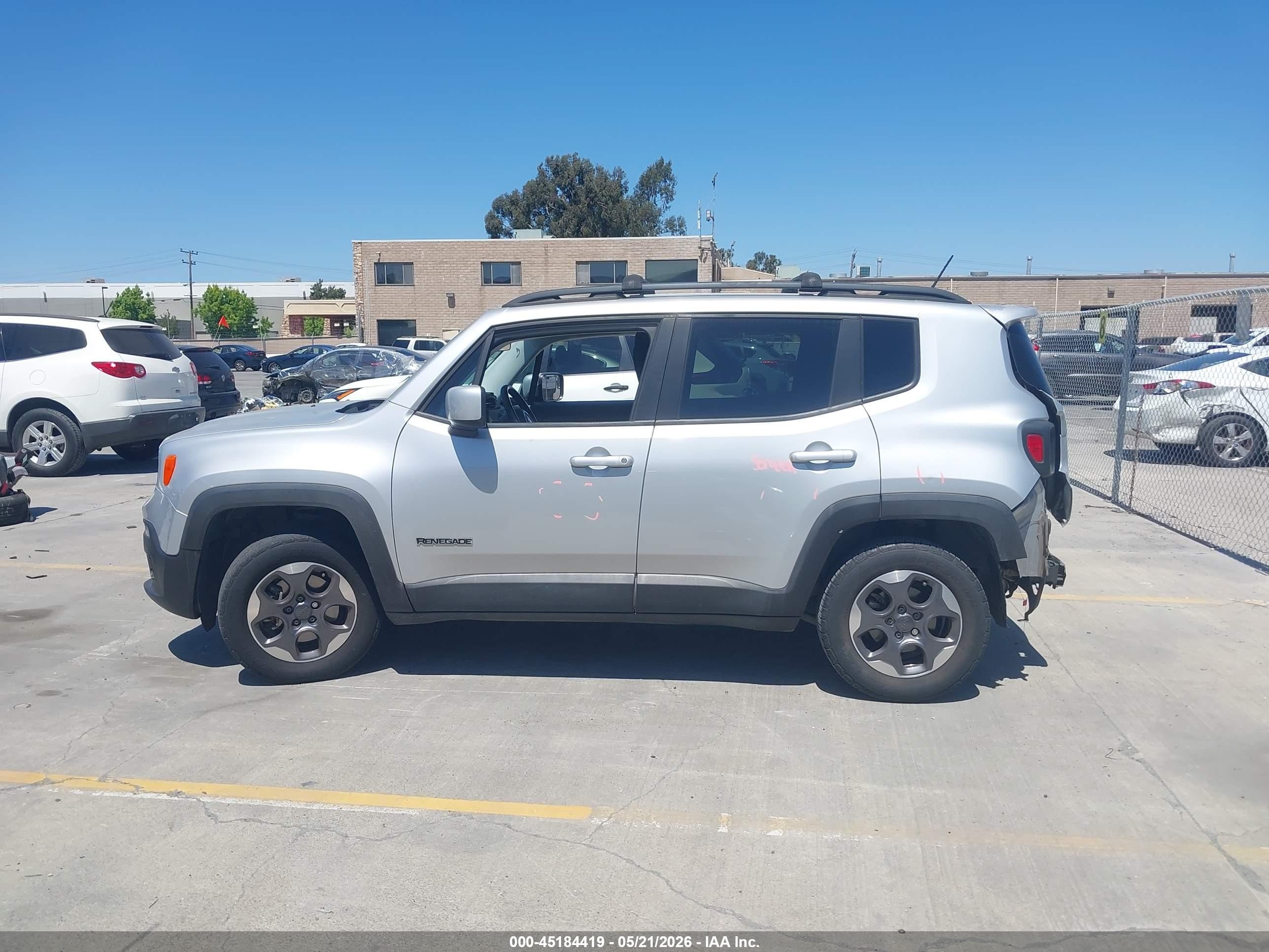 2015 Jeep Renegade Latitude Gray vin: ZACCJBBH2FPC23040