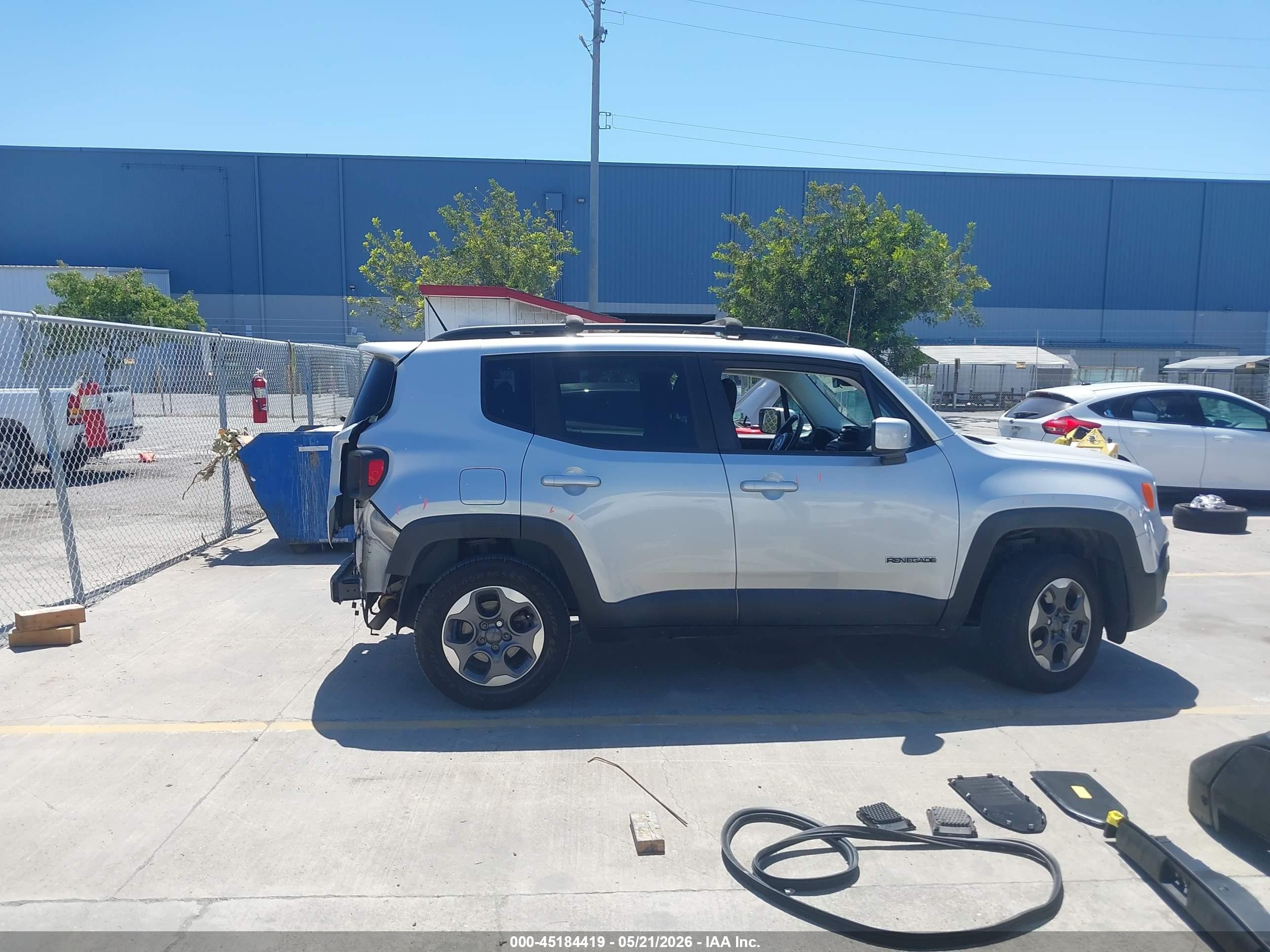 2015 Jeep Renegade Latitude Gray vin: ZACCJBBH2FPC23040
