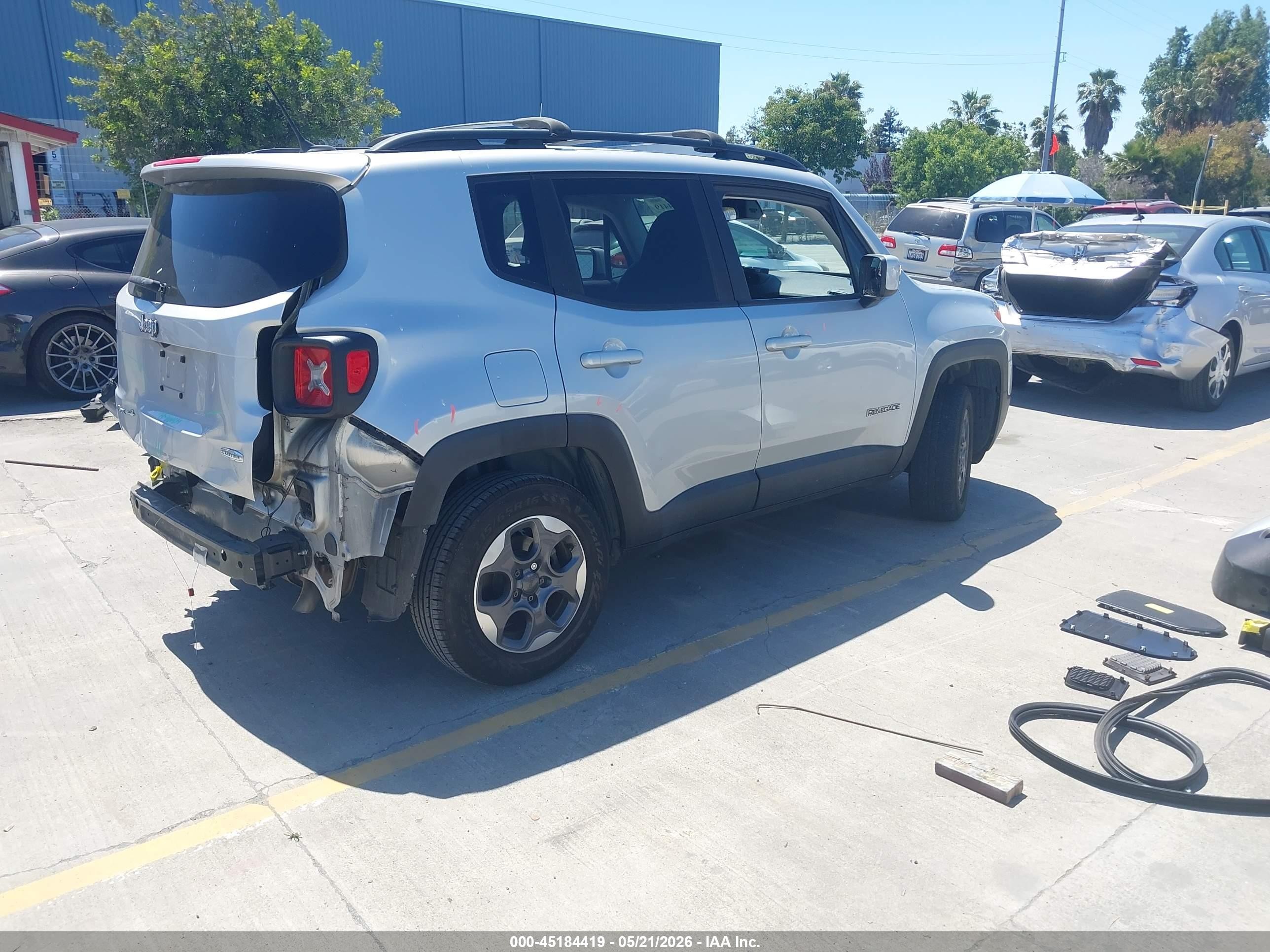 2015 Jeep Renegade Latitude Gray vin: ZACCJBBH2FPC23040