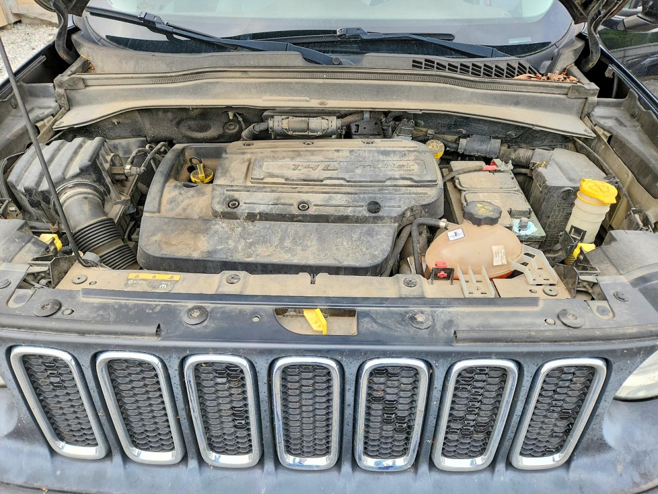 2015 Jeep Renegade Latitude Black vin: ZACCJBBH7FPC31182