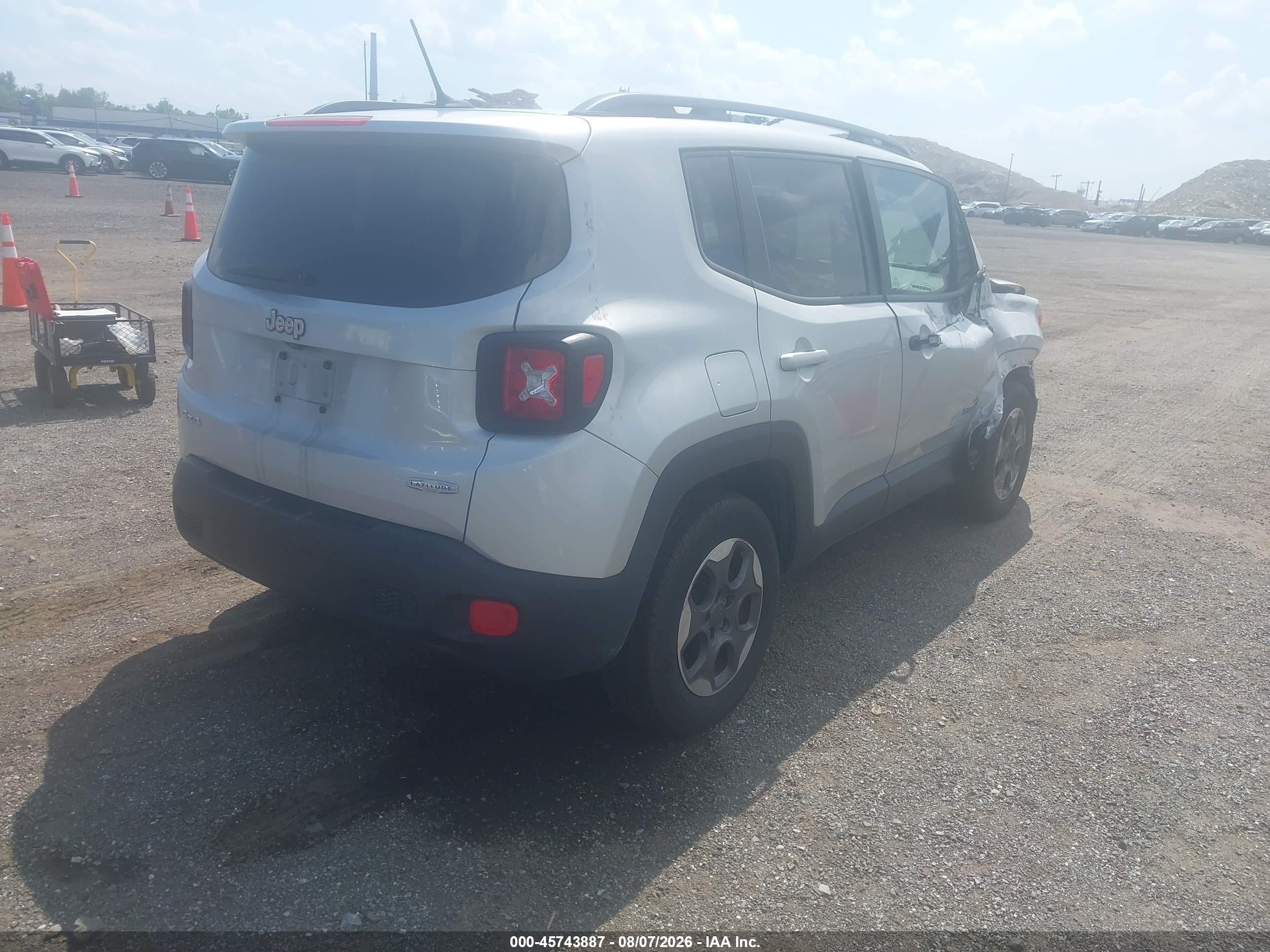 2015 Jeep Renegade Latitude Silver vin: ZACCJBBH8FPB99066