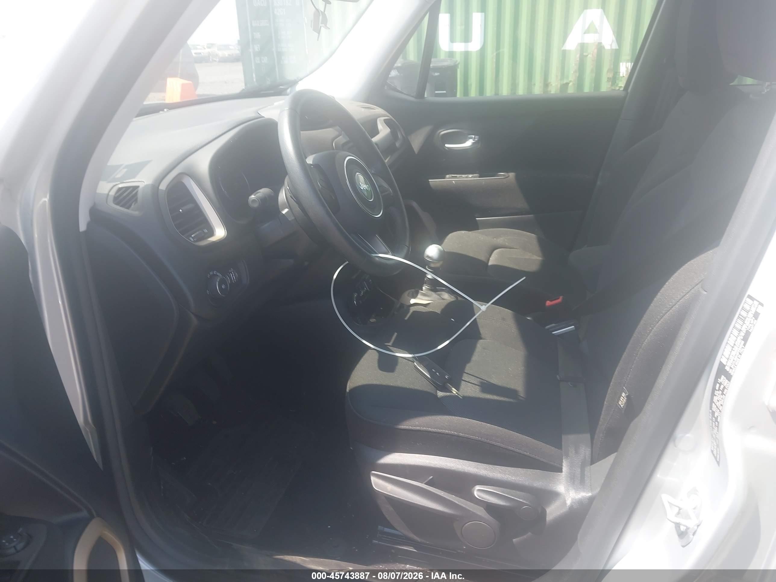 2015 Jeep Renegade Latitude Silver vin: ZACCJBBH8FPB99066
