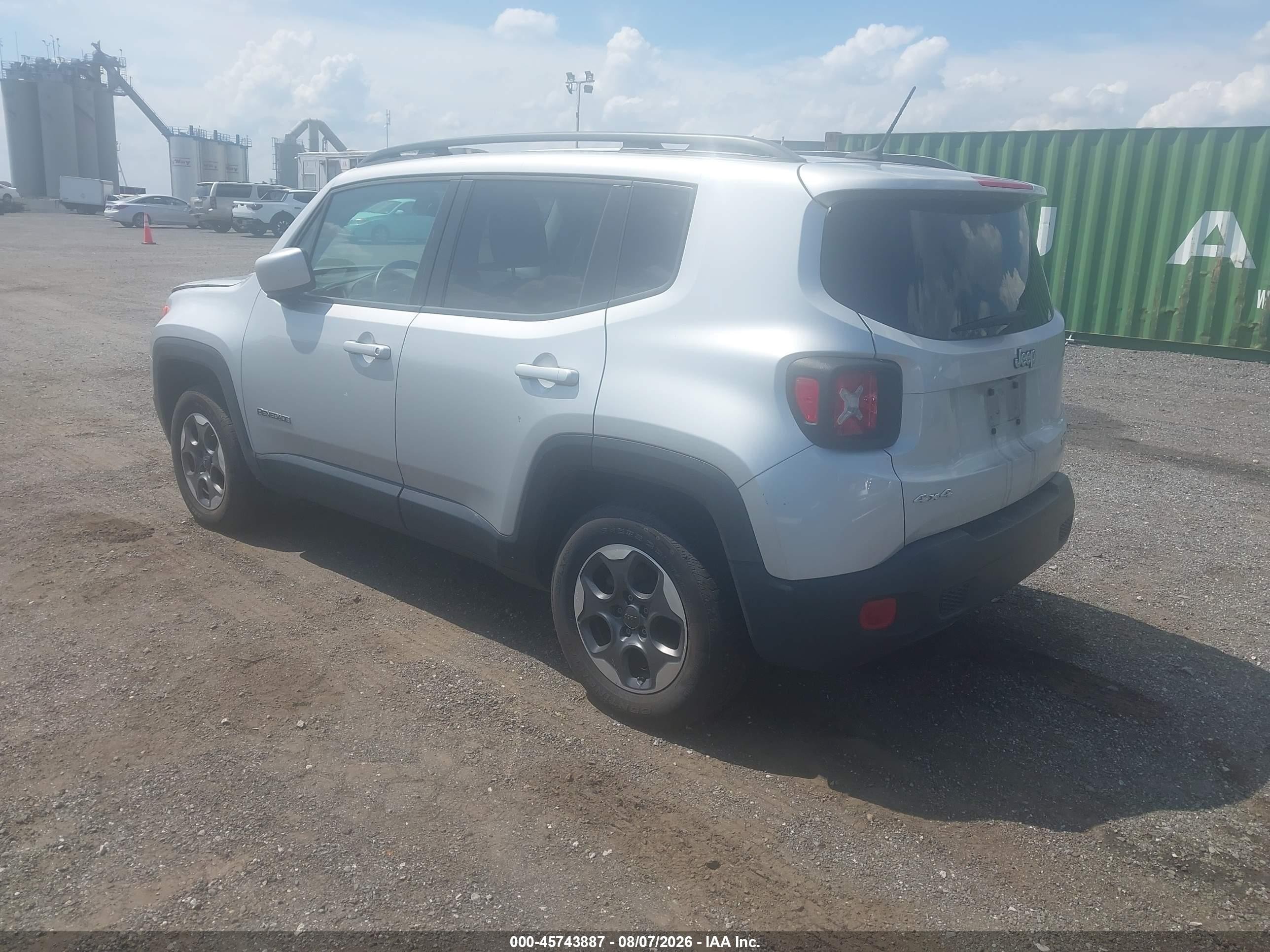2015 Jeep Renegade Latitude Silver vin: ZACCJBBH8FPB99066